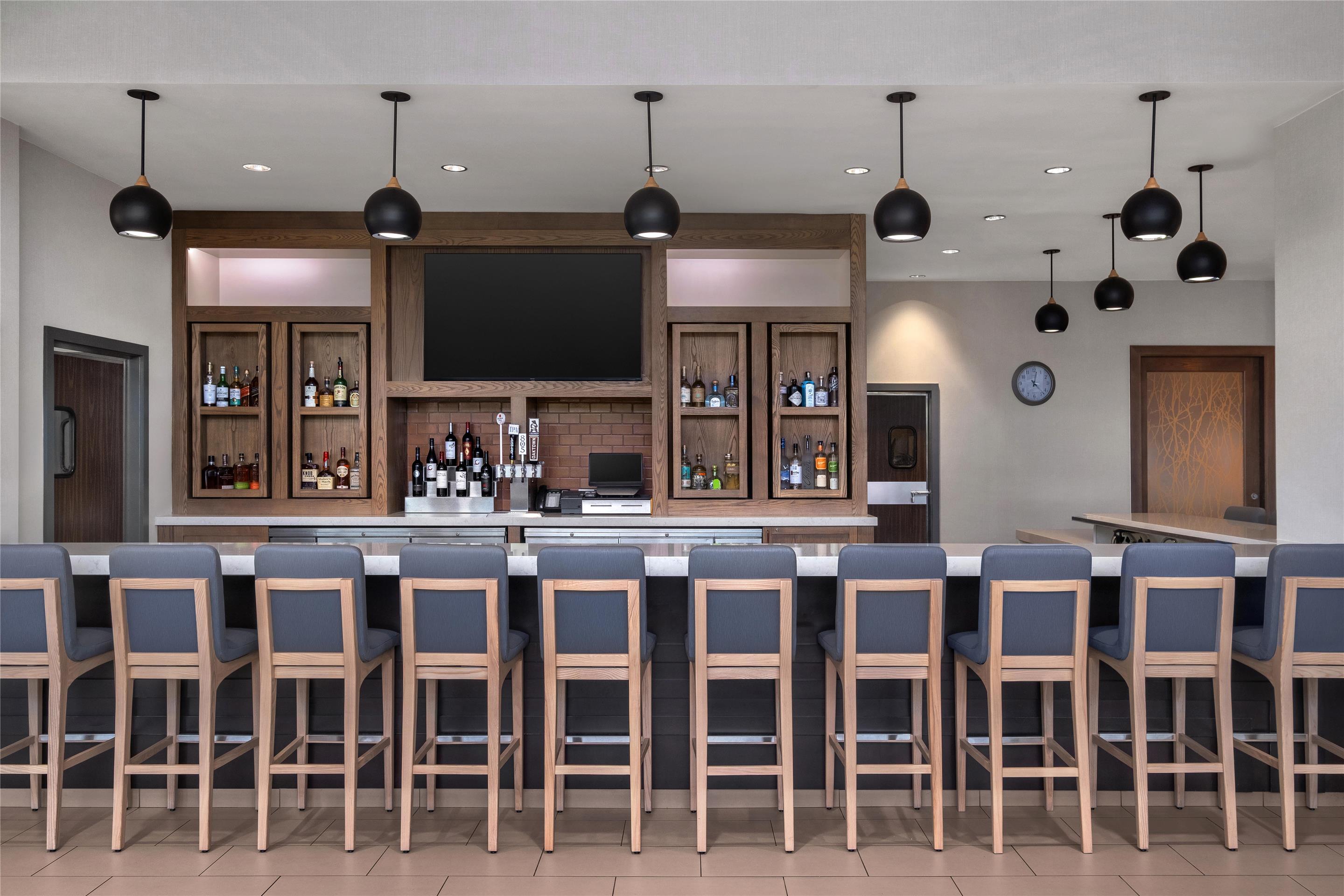 Bar Lounge | Hyatt House Emeryville