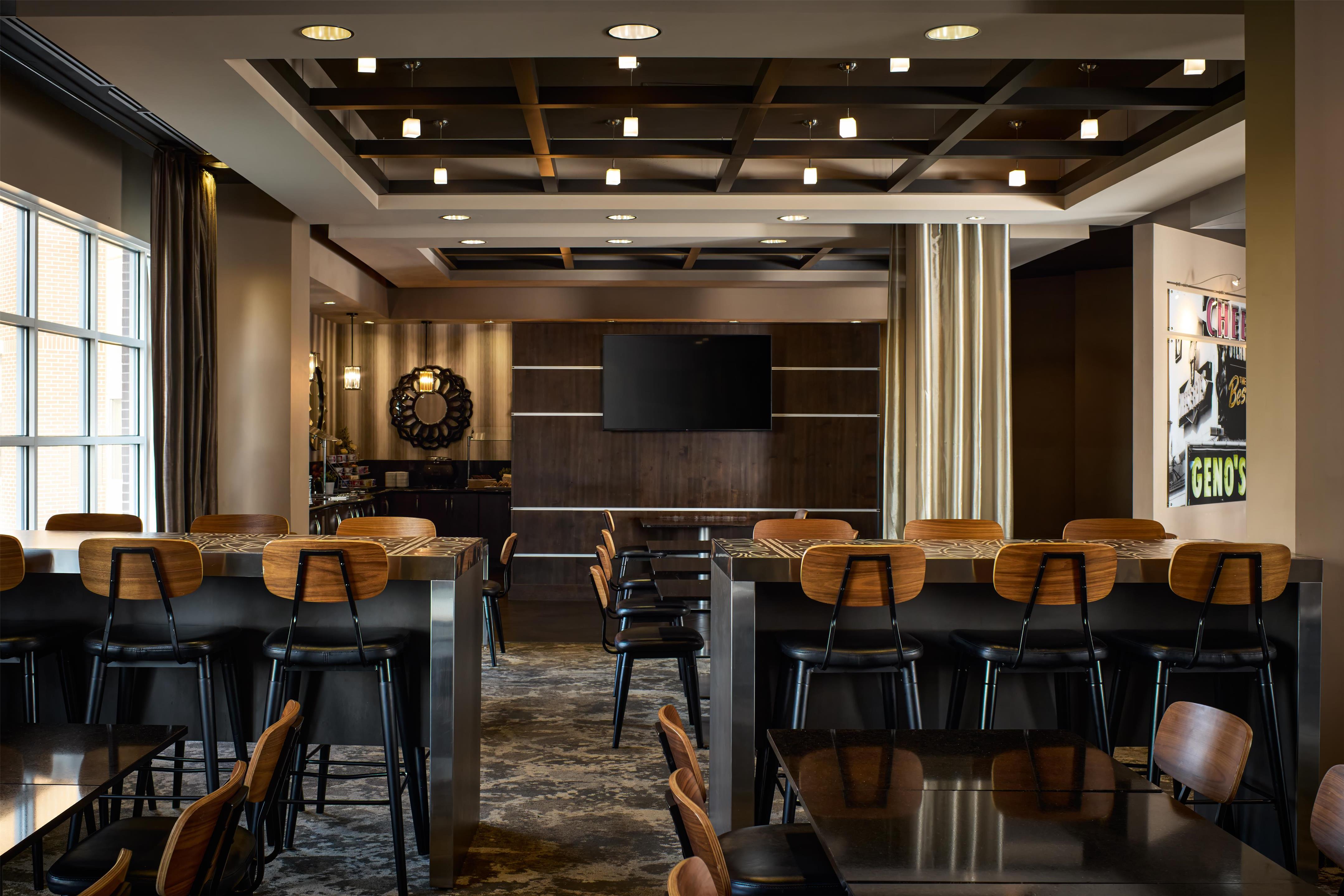 Breakfast Area | Hyatt House Philadelphia/King of Prussia