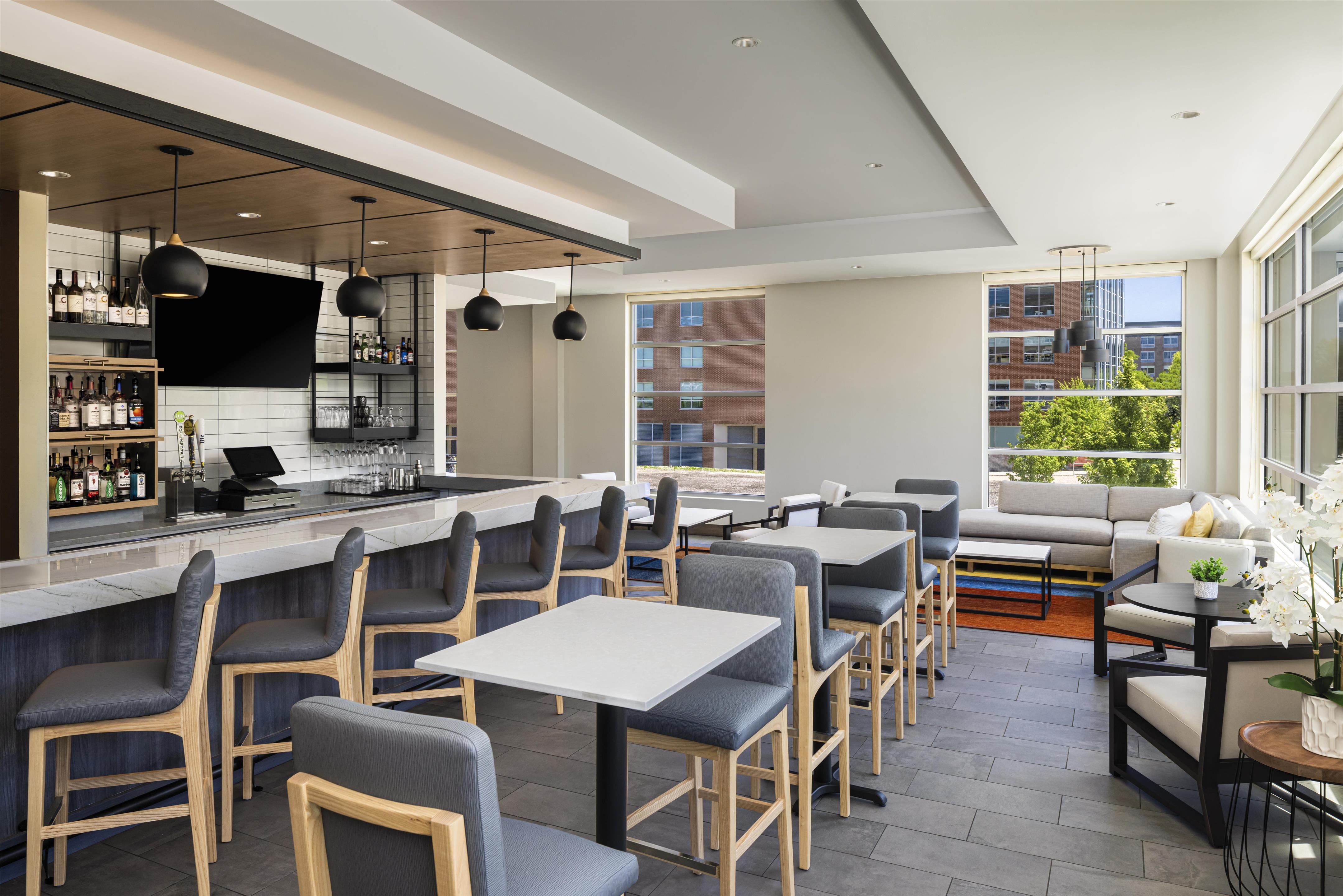 Bar Lounge | HYATT house Pittsburgh-South Side