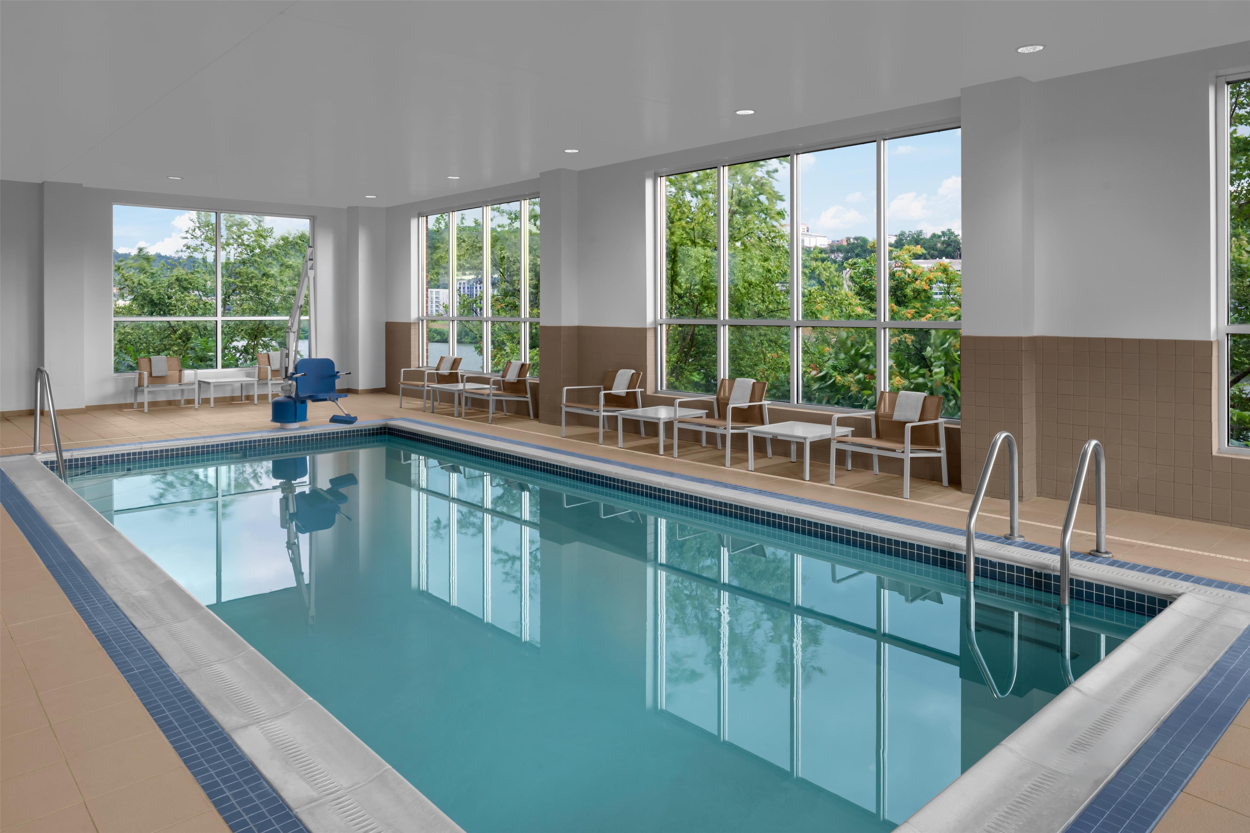 Pool | HYATT house Pittsburgh-South Side