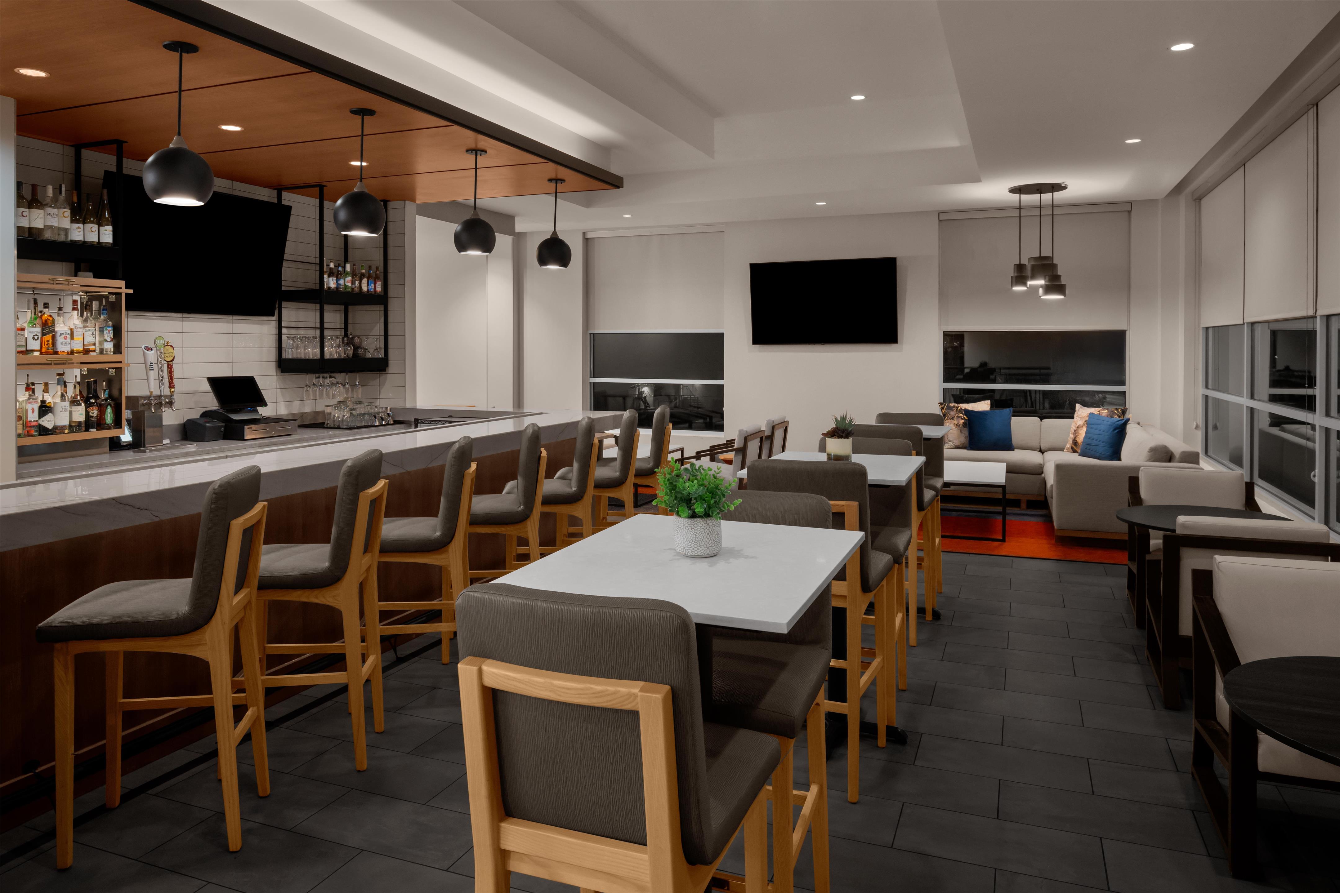 Bar Lounge | HYATT house Pittsburgh-South Side