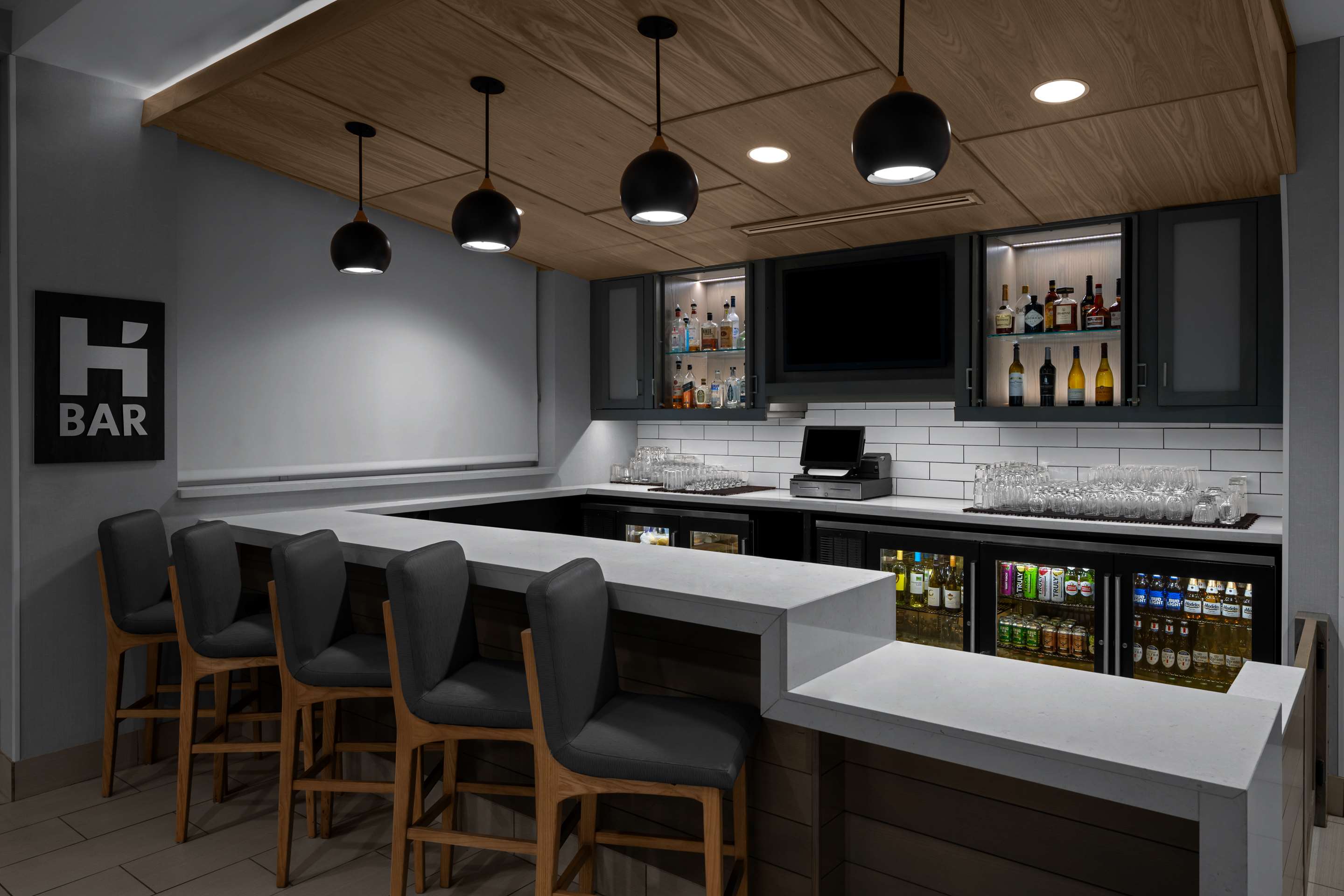 Bar Lounge | Hyatt House Raleigh North Hills