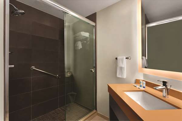  - Hyatt House Hotel San Diego - I-805, Exits 27 & 27A