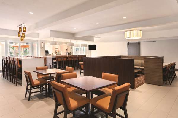 Bar - Hyatt House Hotel San Diego - I-805, Exits 27 & 27A