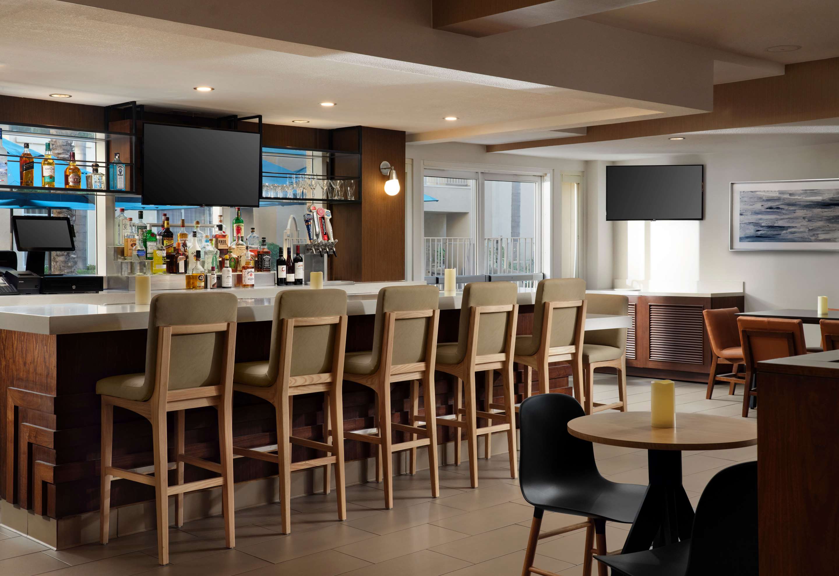 Bar Lounge | HYATT house San Diego/Sorrento Mesa