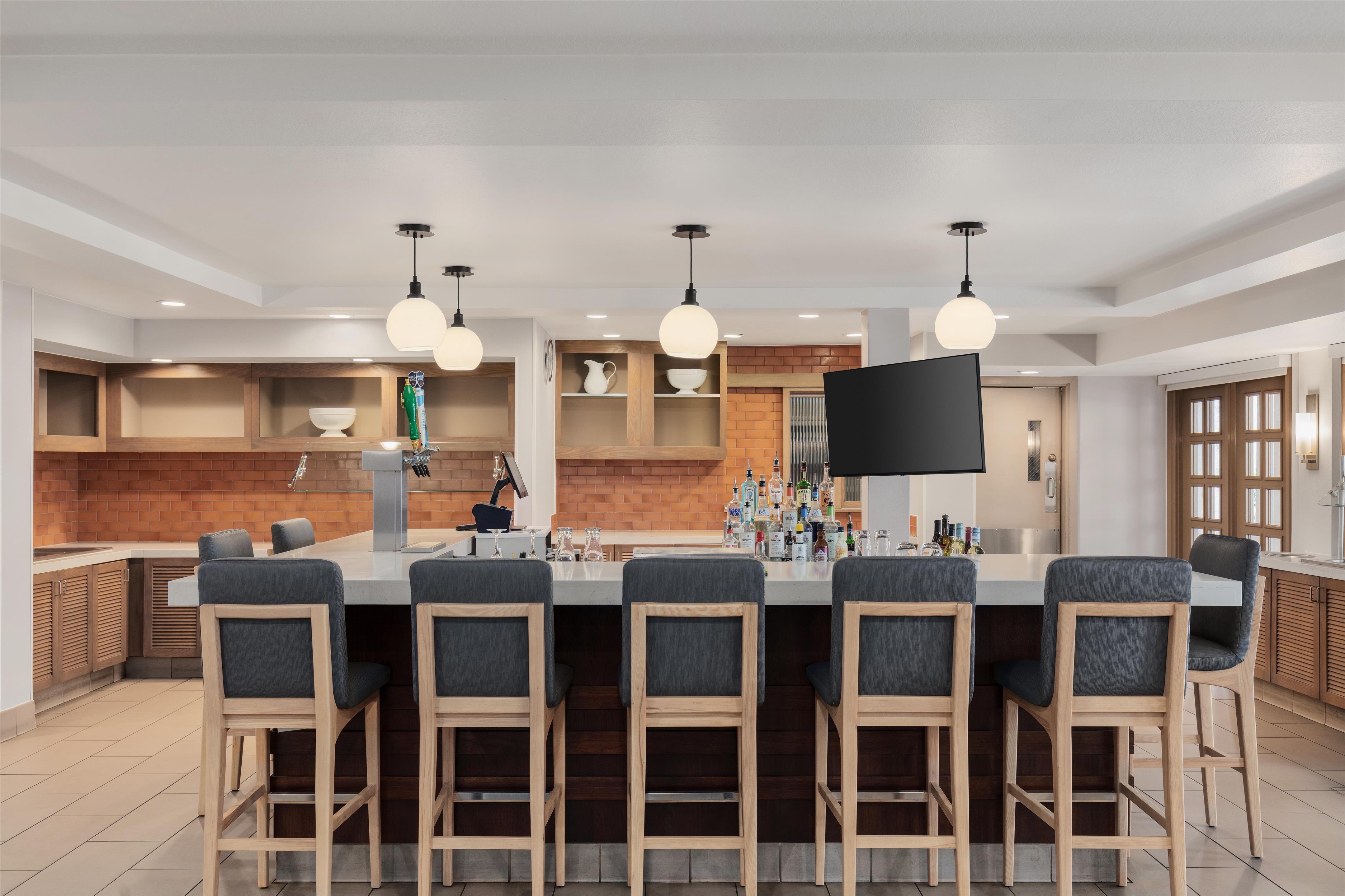 Bar Lounge | HYATT house Cypress/Anaheim
