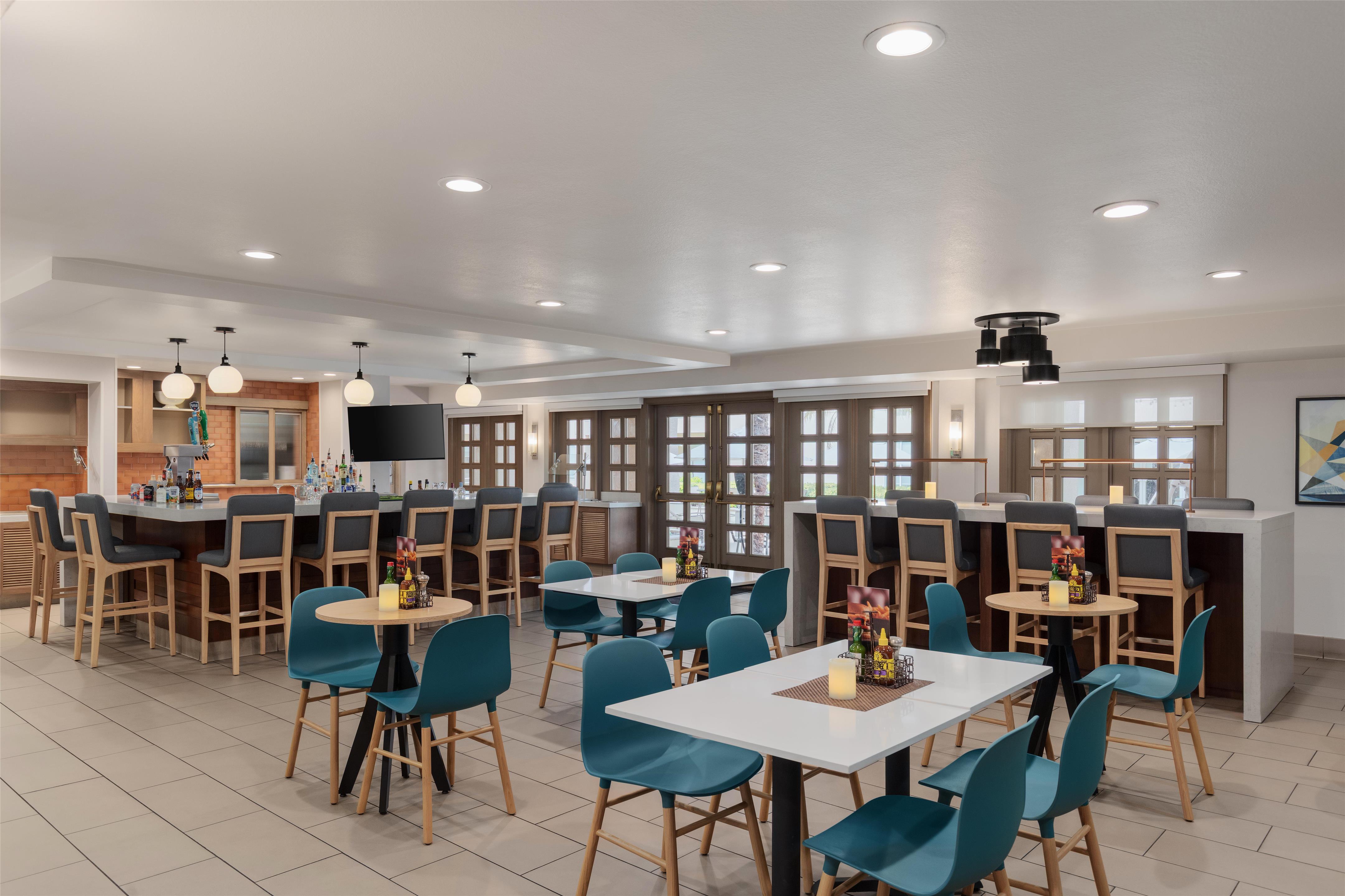Bar Lounge | HYATT house Cypress/Anaheim