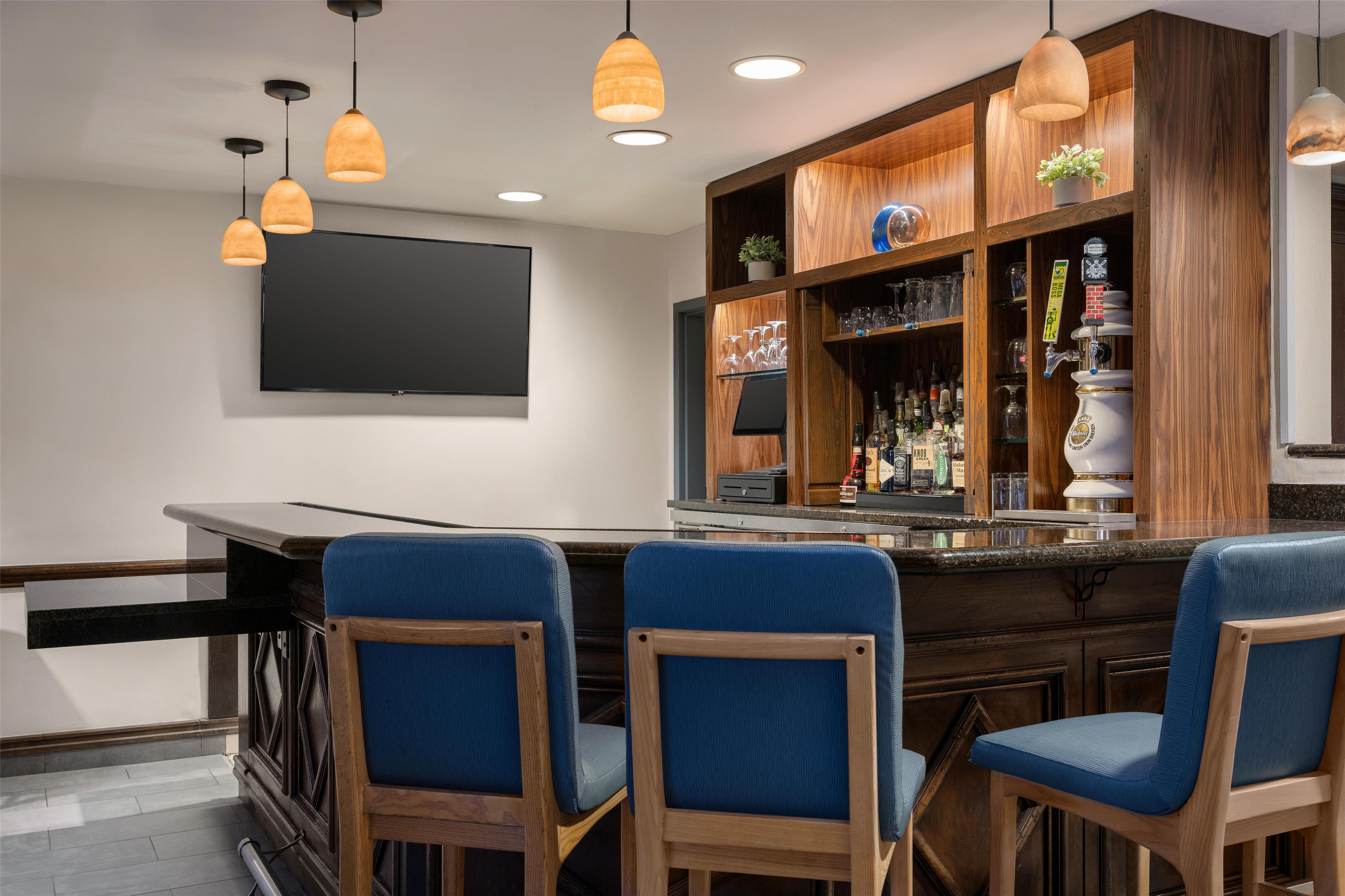 Bar Lounge | HYATT house Fishkill/Poughkeepsie