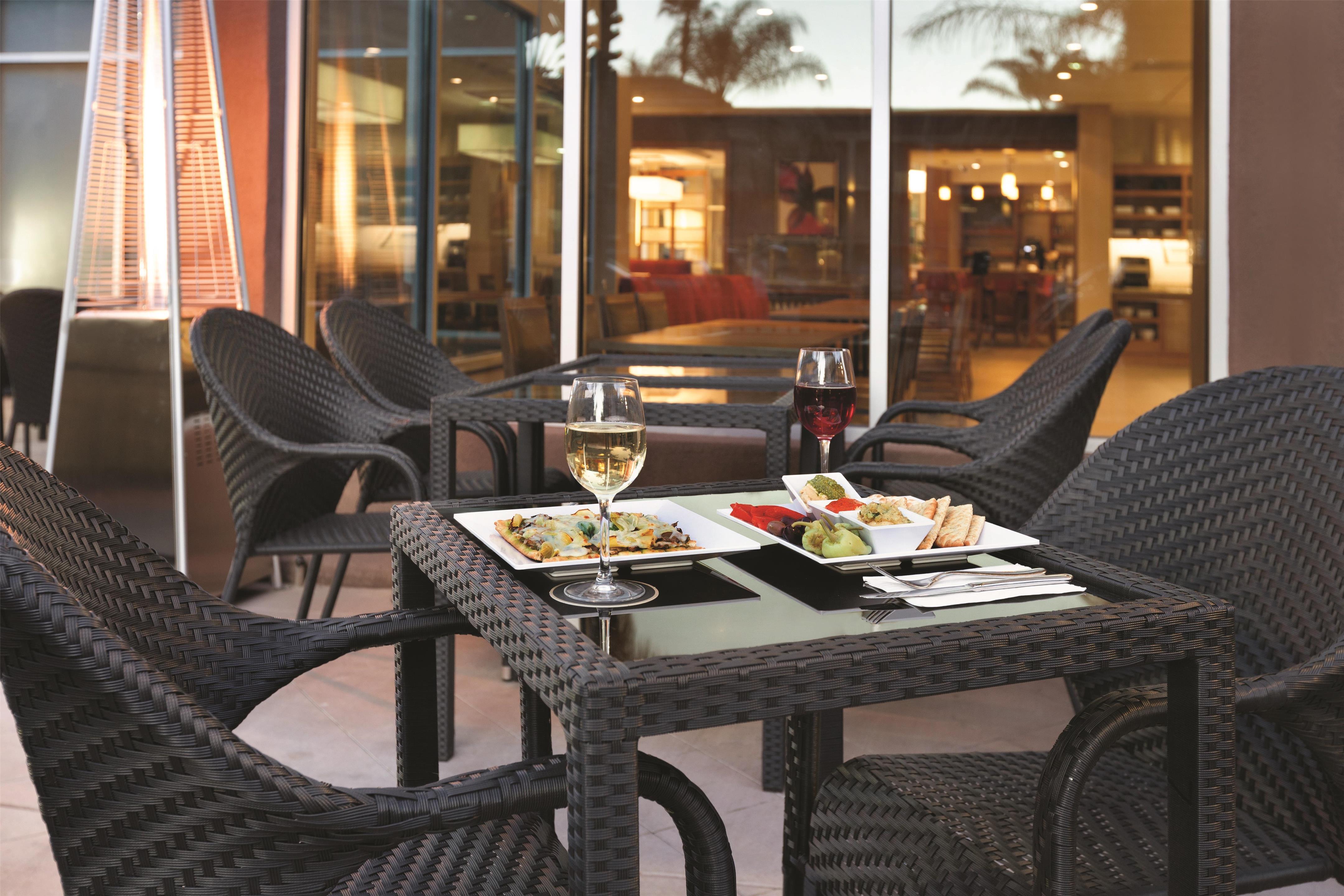 Restaurant | Hyatt Place at Anaheim Resort/Convention Center