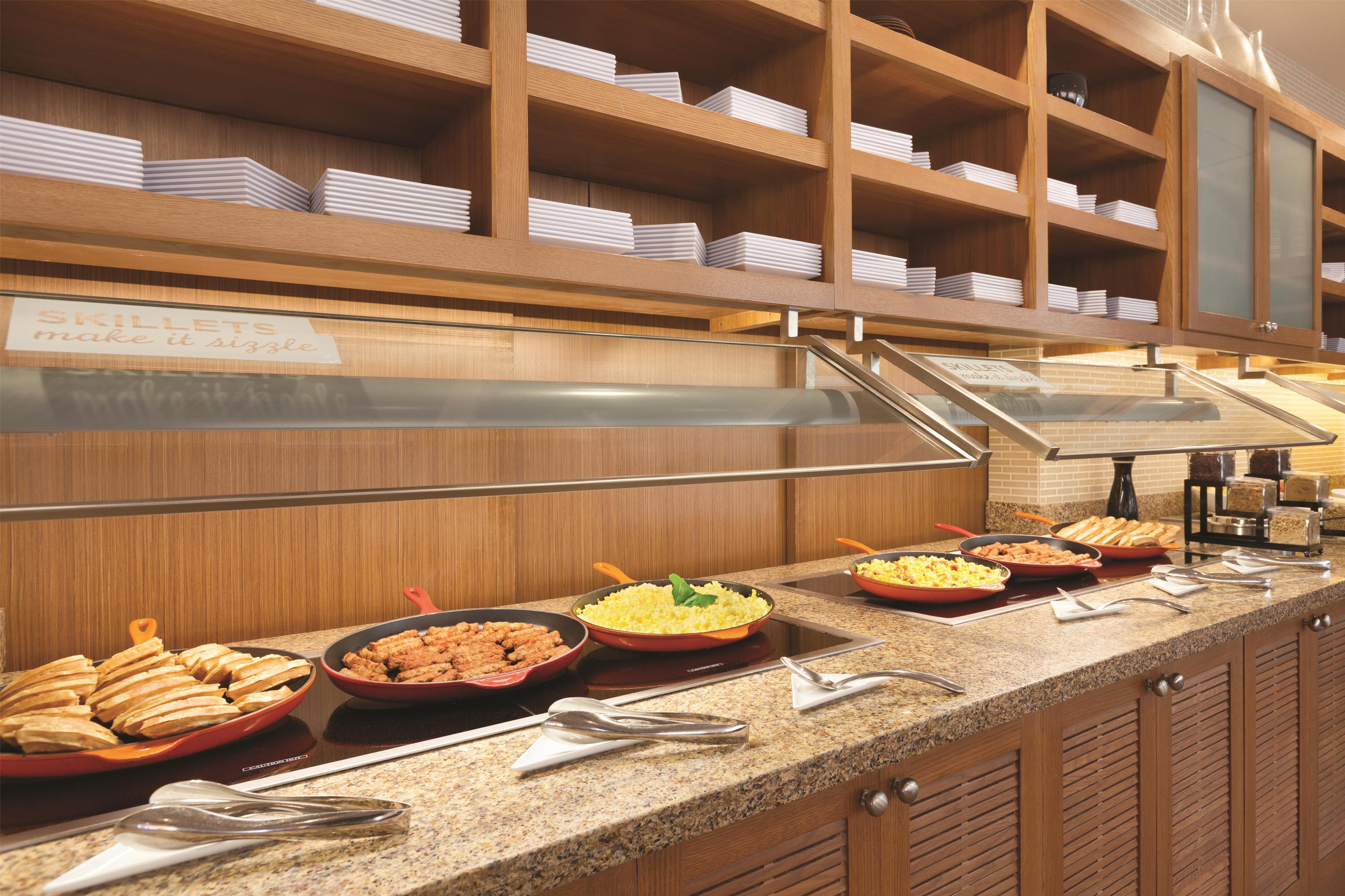 Restaurant | Hyatt Place at Anaheim Resort/Convention Center