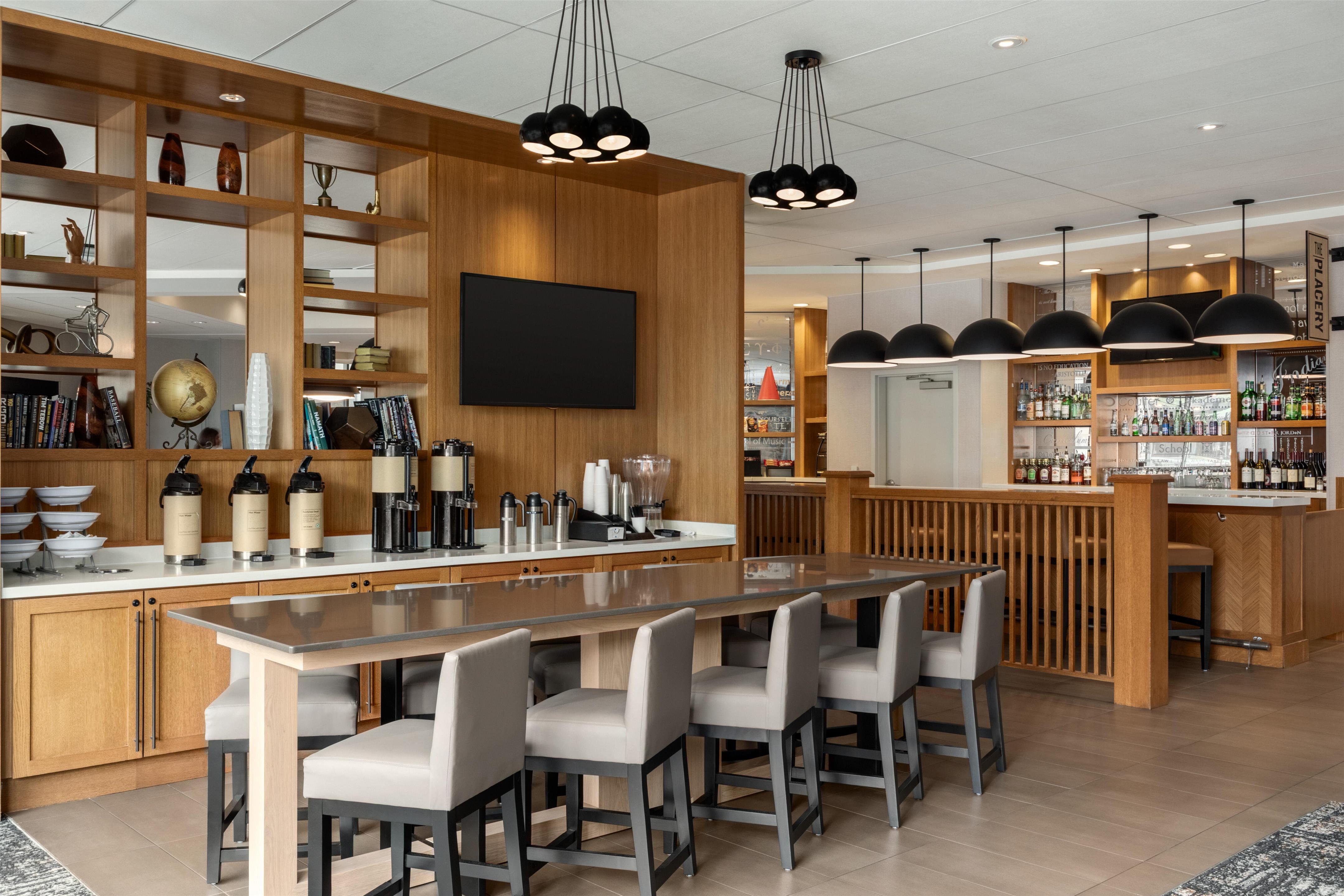 Bar Lounge | Hyatt Place Bloomington