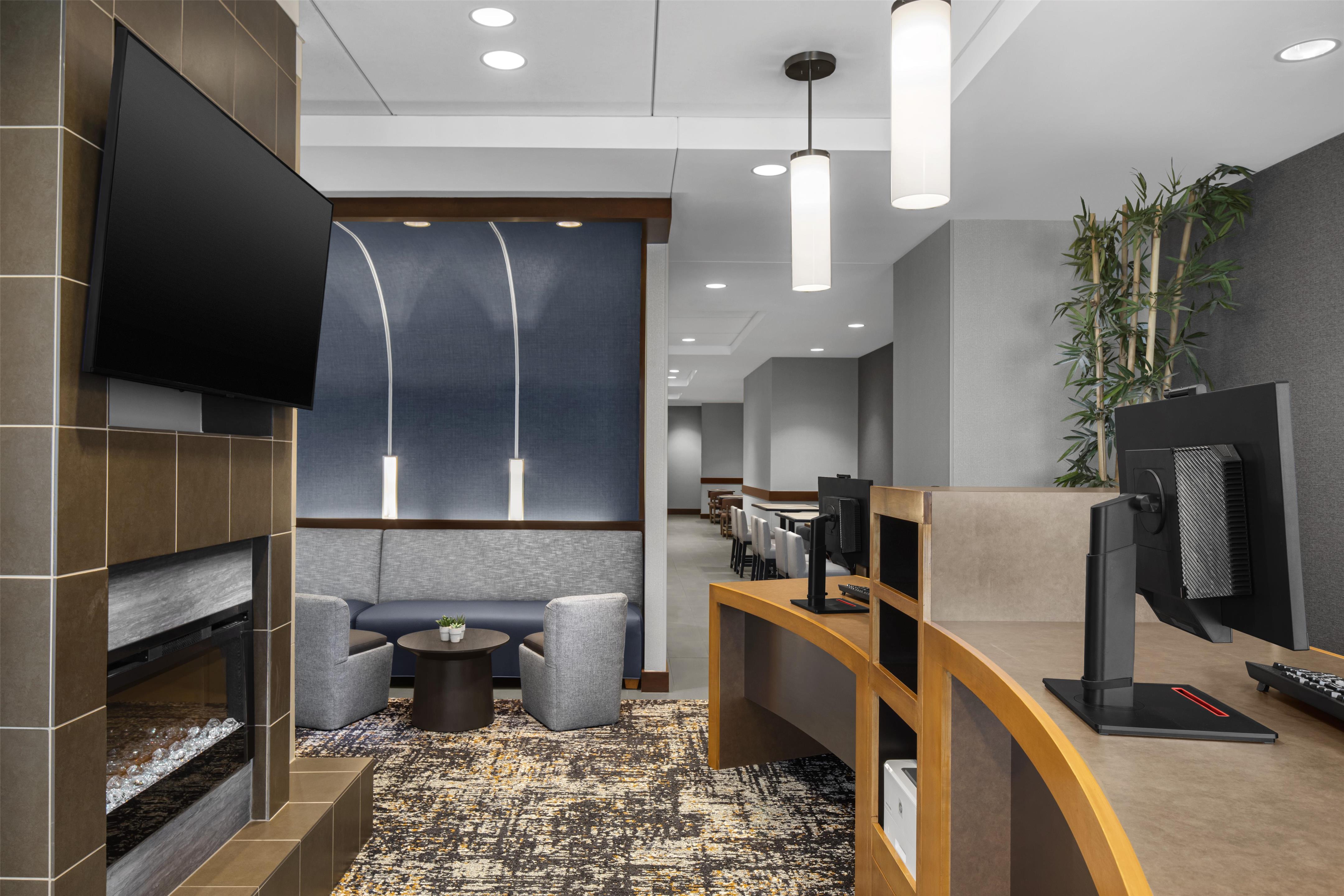 Lobby | Hyatt Place Boston/Braintree