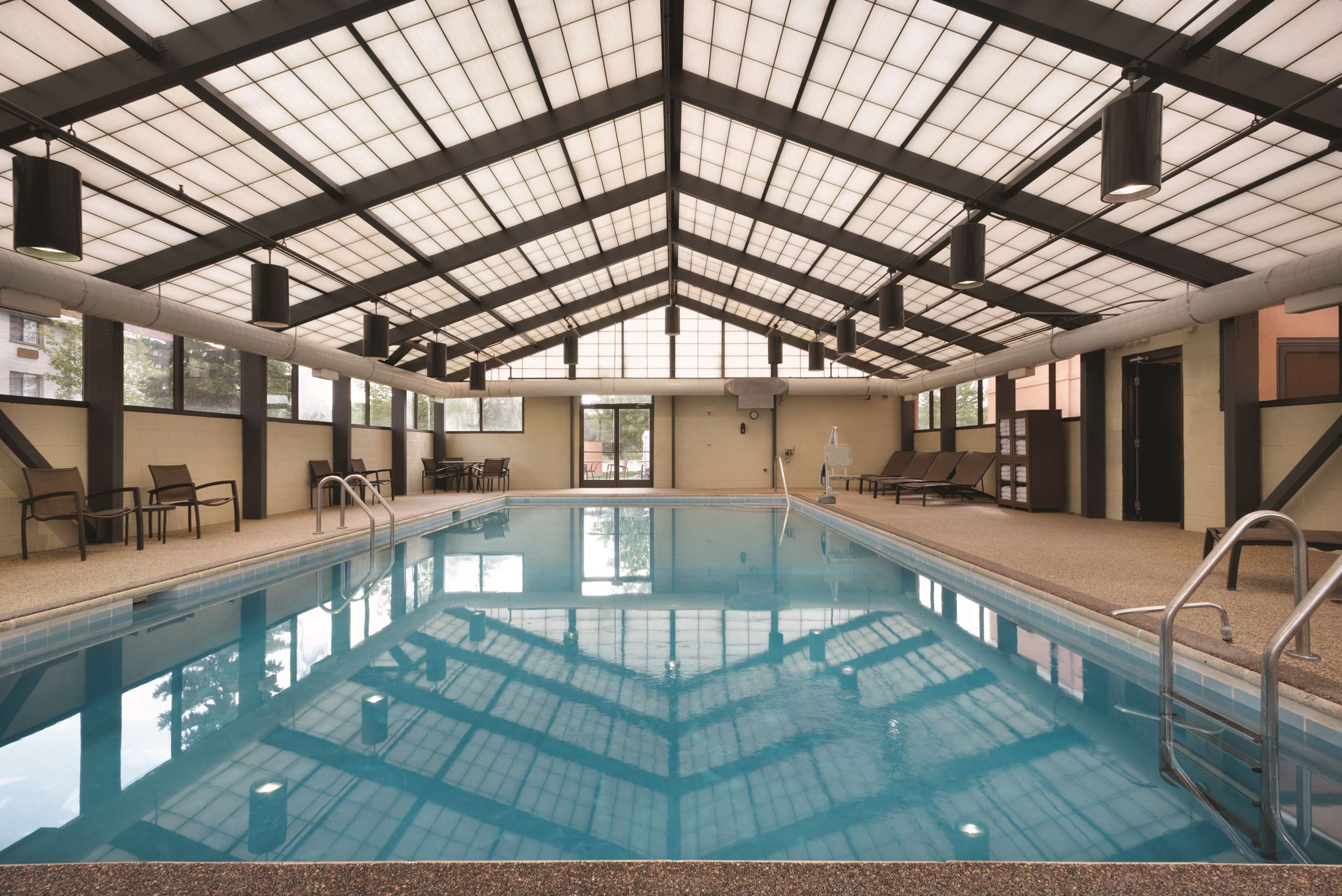 Pool | Hyatt Place Chicago/Hoffman Estates