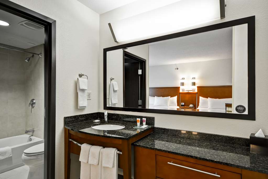 HYATT PLACE CHICAGO WARRENVILLE-guestroom-Guest Room,Bathroom,On-Site.jpg