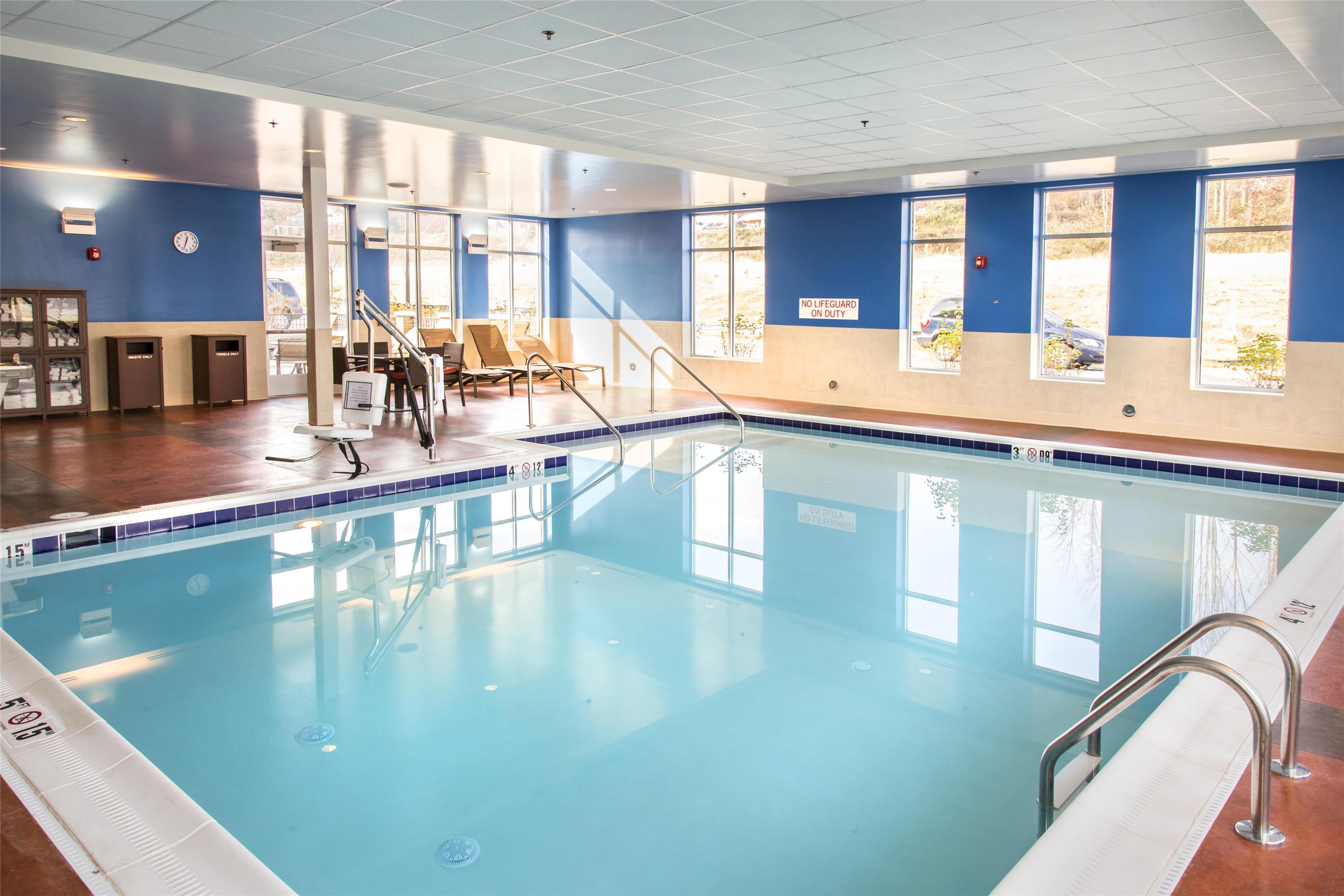 Pool | Hyatt Place Charlottesville