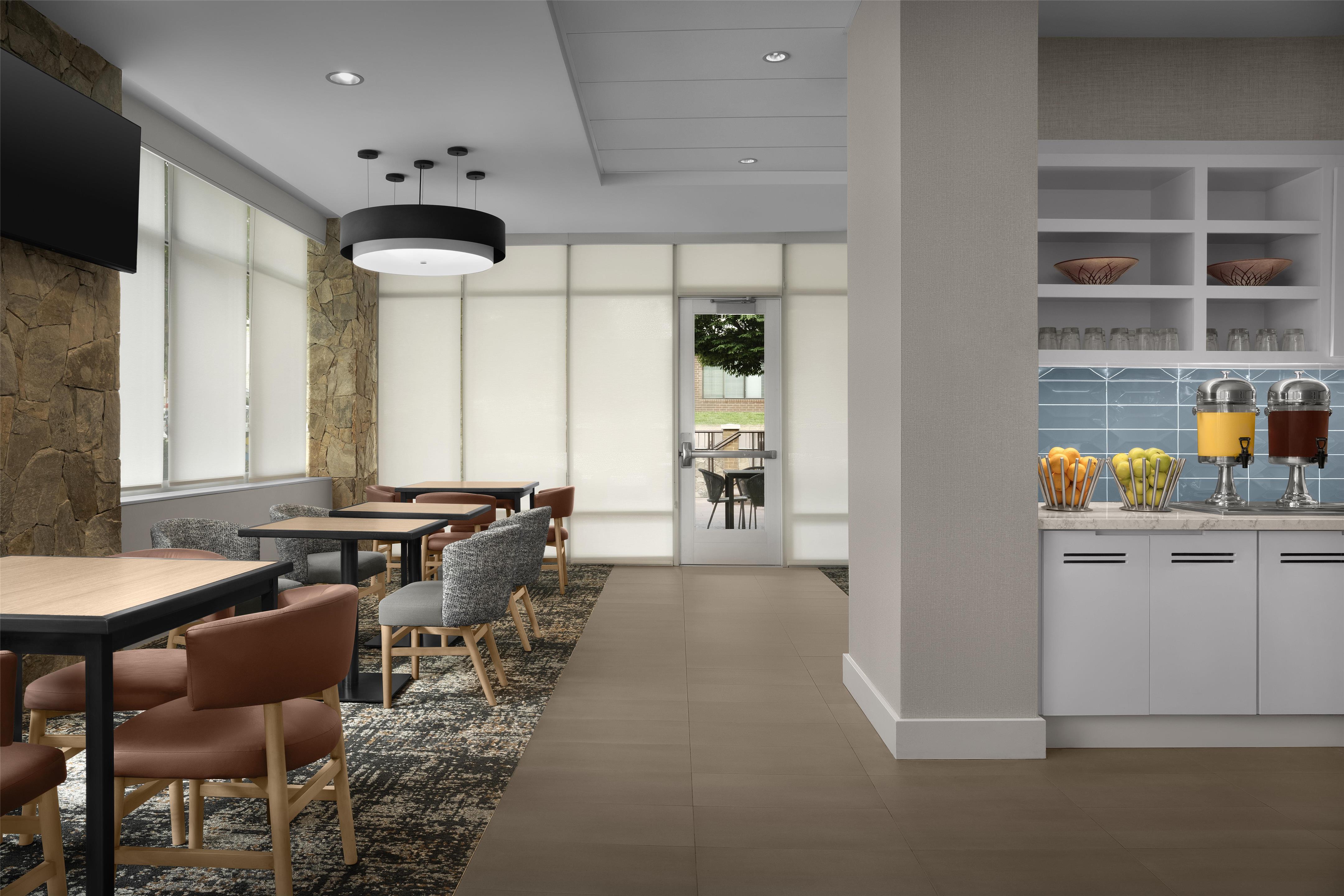 Breakfast Area | Hyatt Place Charlottesville