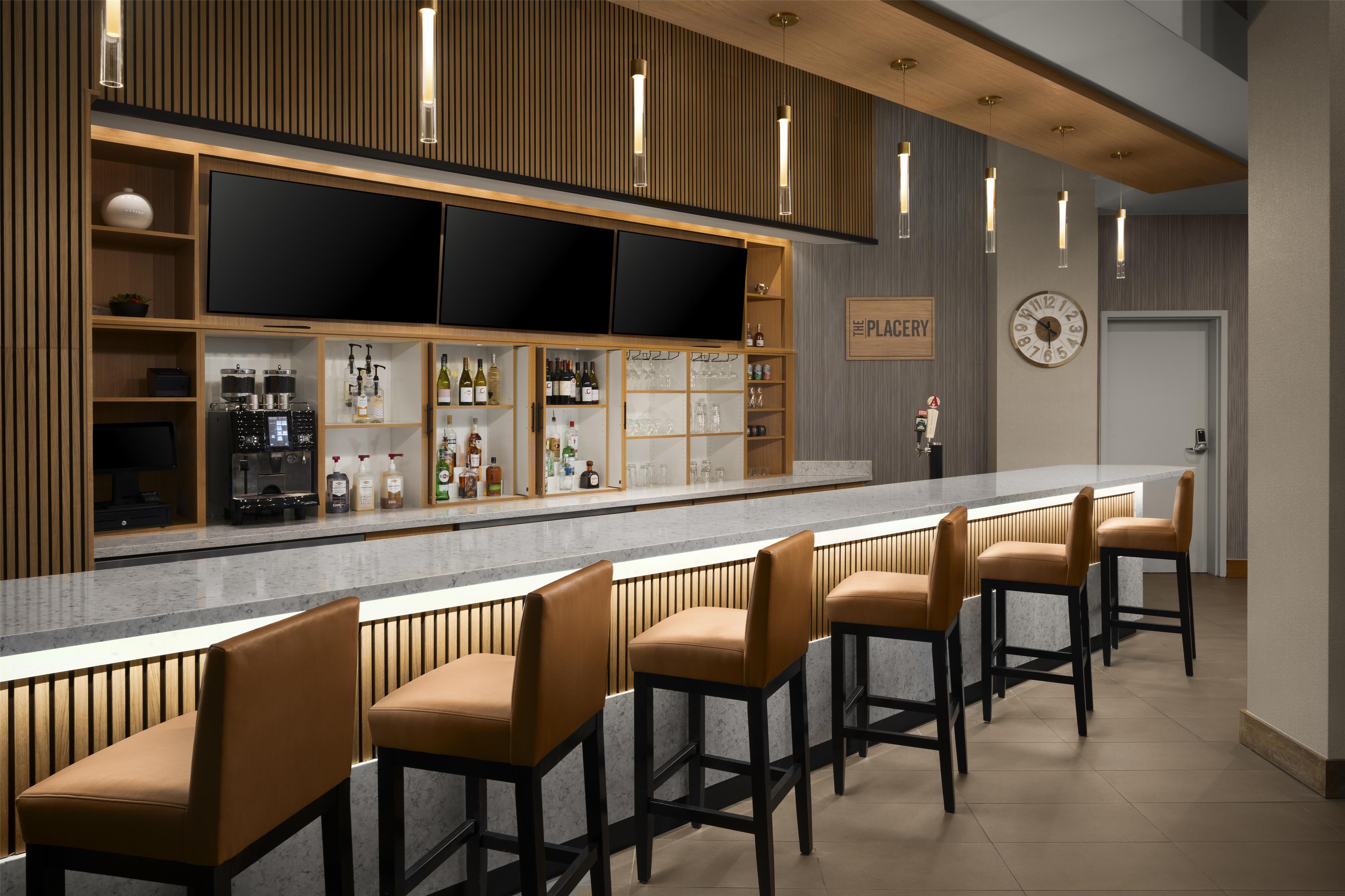 Bar Lounge | Hyatt Place Denver/Cherry Creek