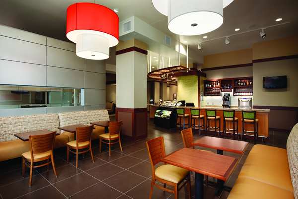 Bar - Hyatt Place Hotel Downtown Des Moines