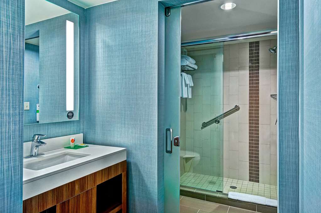 HYATT PLACE FREDERICKSBURG MARY WAS-guestroom-Guest Room,Bathroom,On-Site.jpg