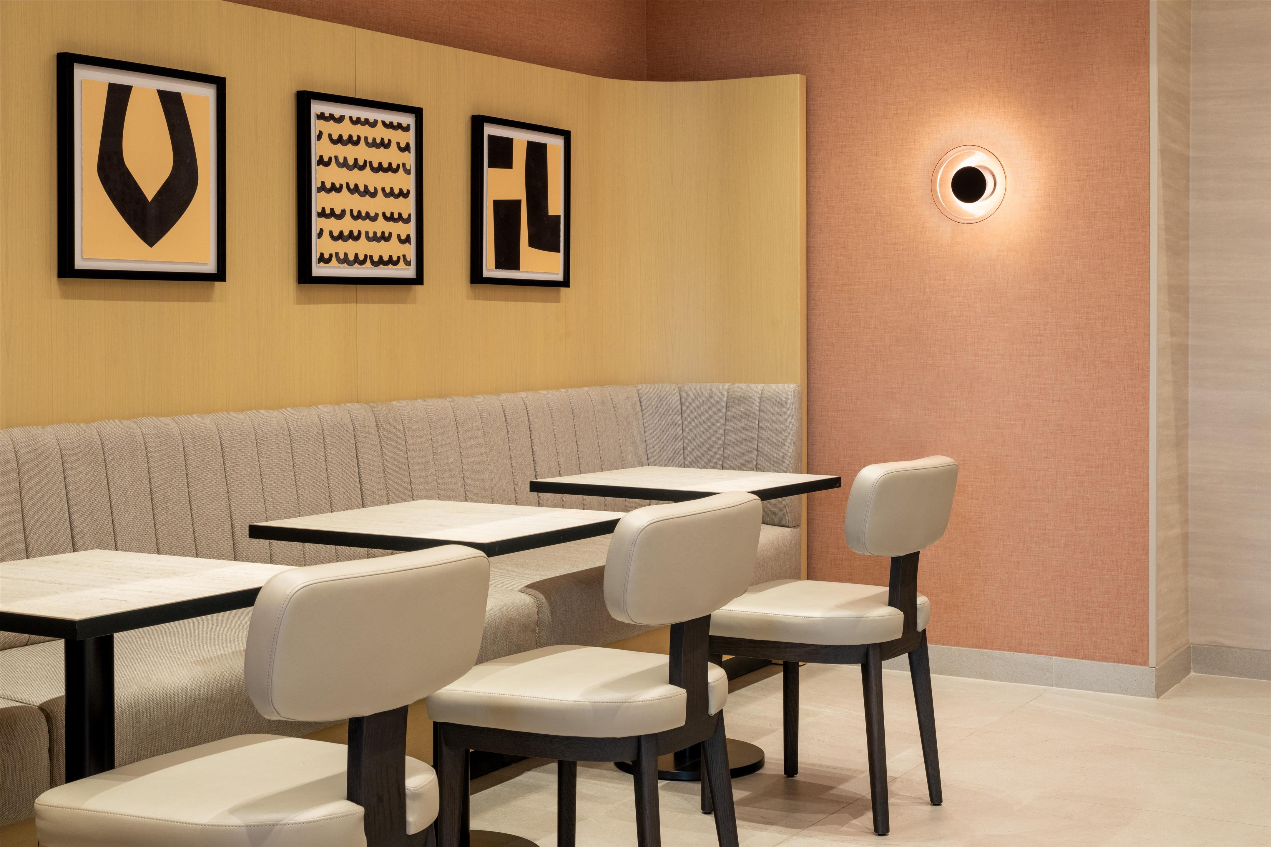 Bar Lounge | Hyatt Place Fort Lauderdale Cruise Port