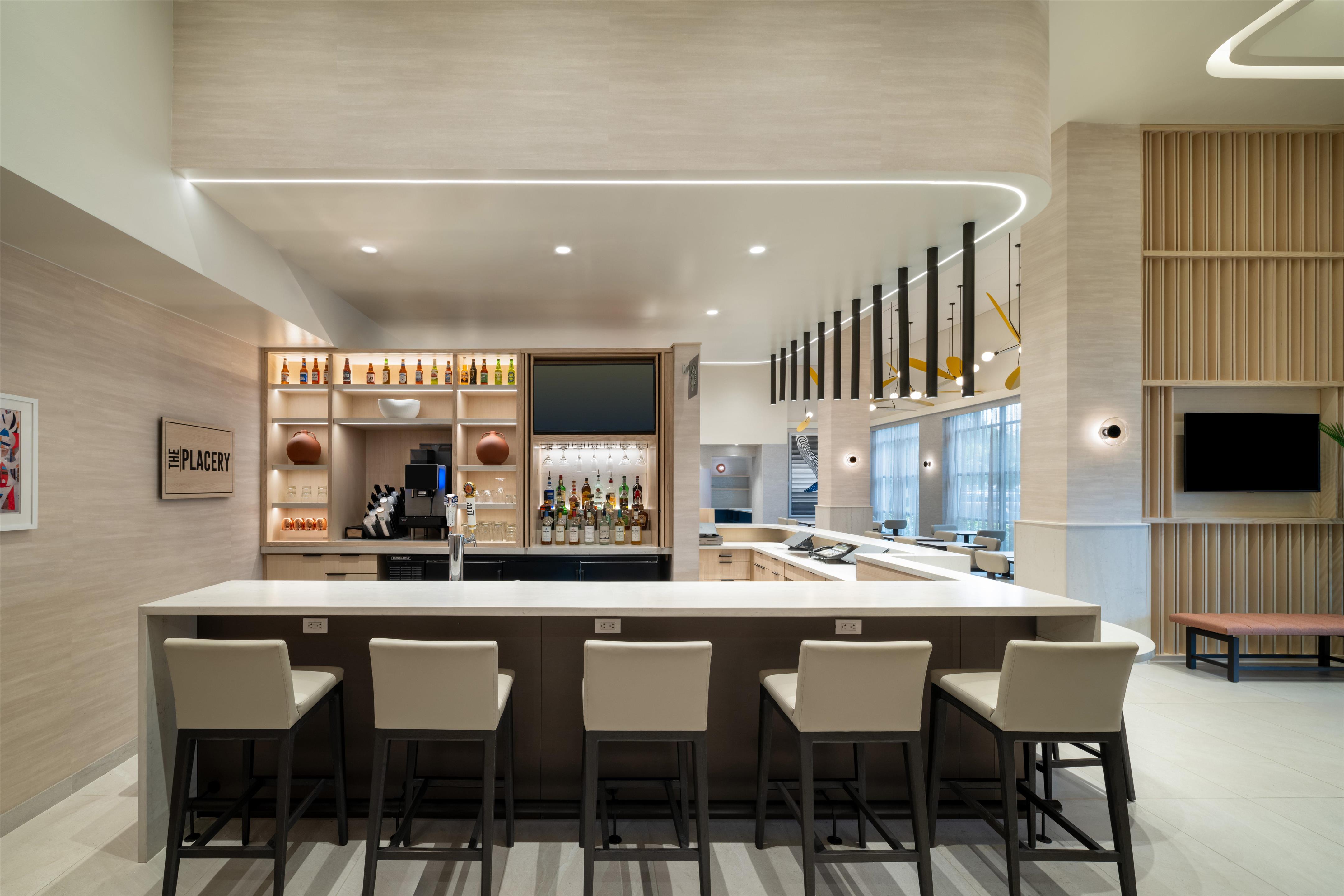 Bar Lounge | Hyatt Place Fort Lauderdale Cruise Port