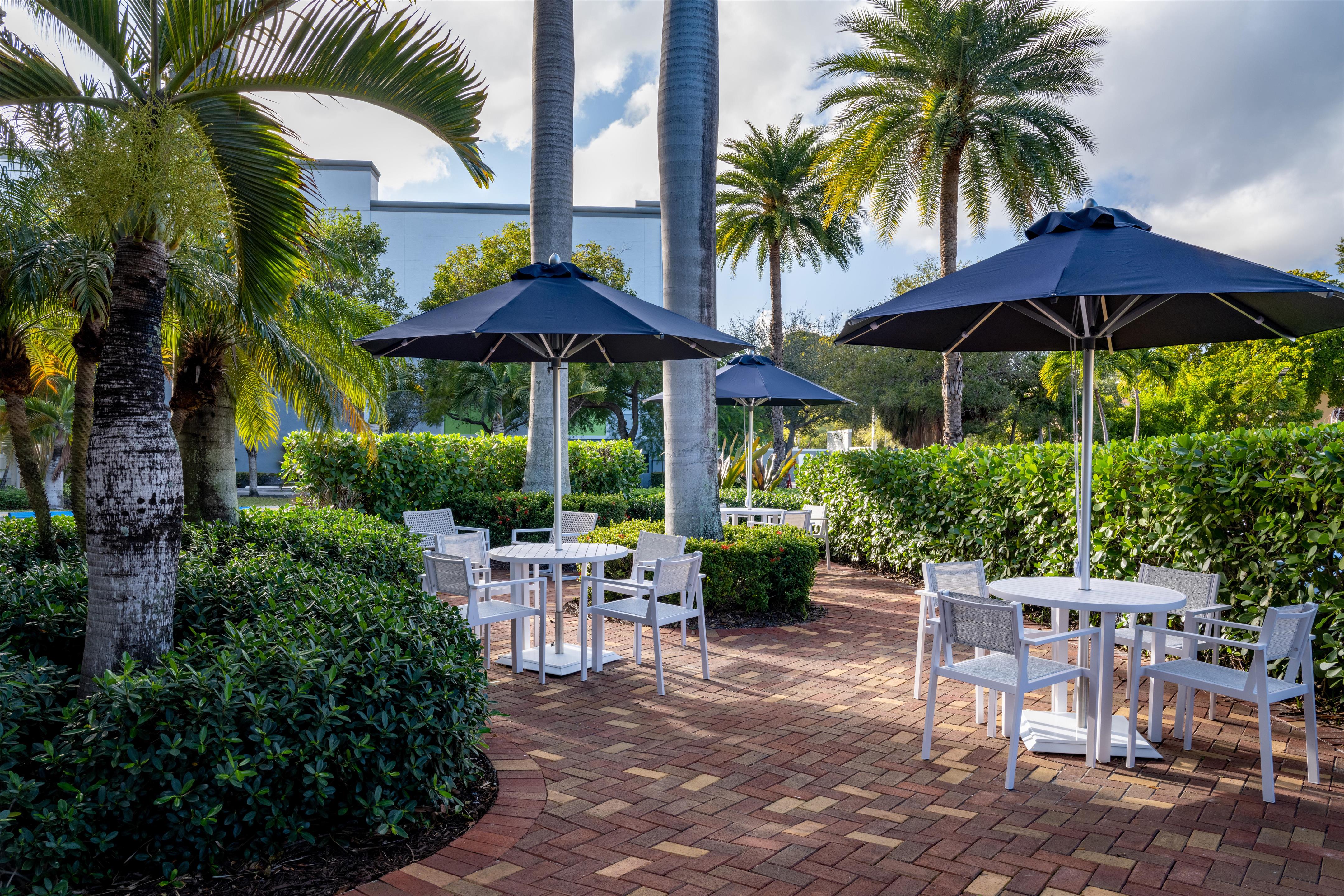 Patio Terrace | Hyatt Place Fort Lauderdale Cruise Port