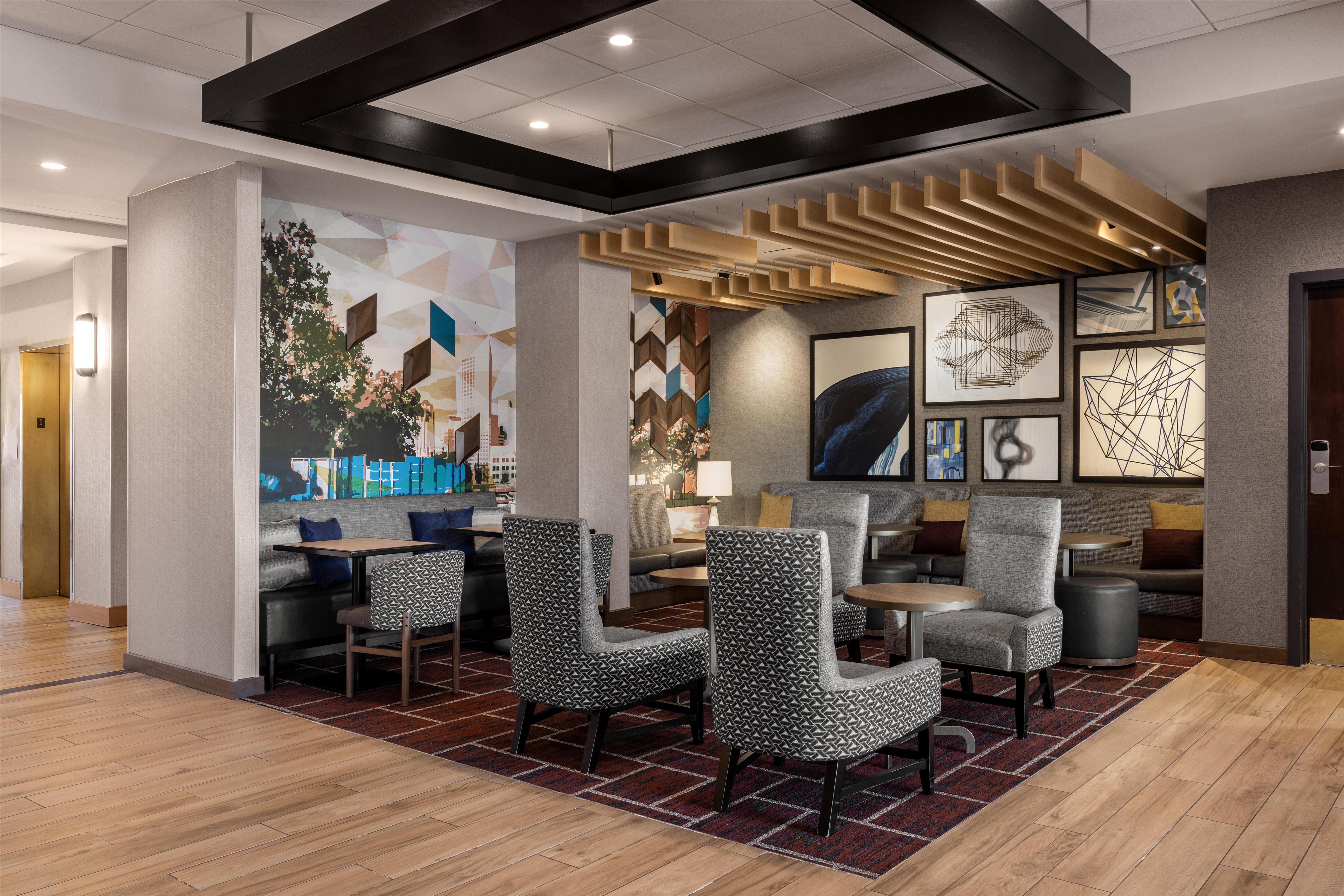 Lobby | Hyatt Place Indianapolis Airport