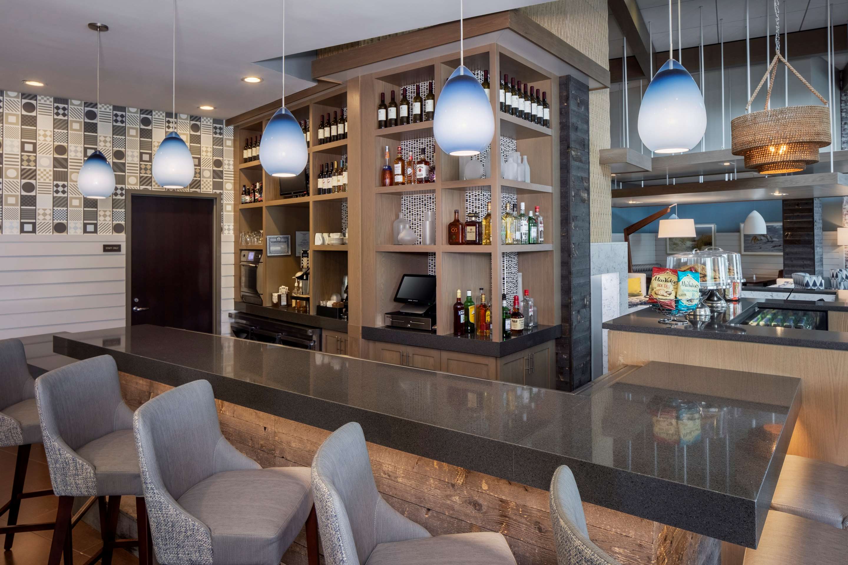 Bar Lounge | Hyatt Place Long Island East End