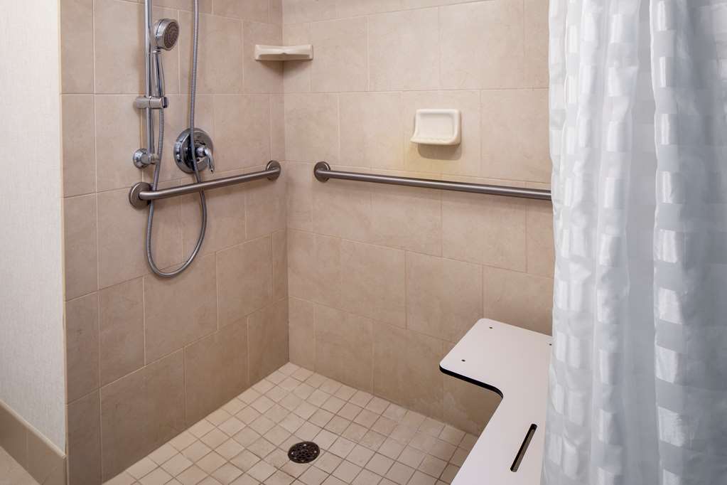 HYATT PLACE LONG ISLAND EAST END-guestroom-Guest Room,Bathroom,On-Site.jpg