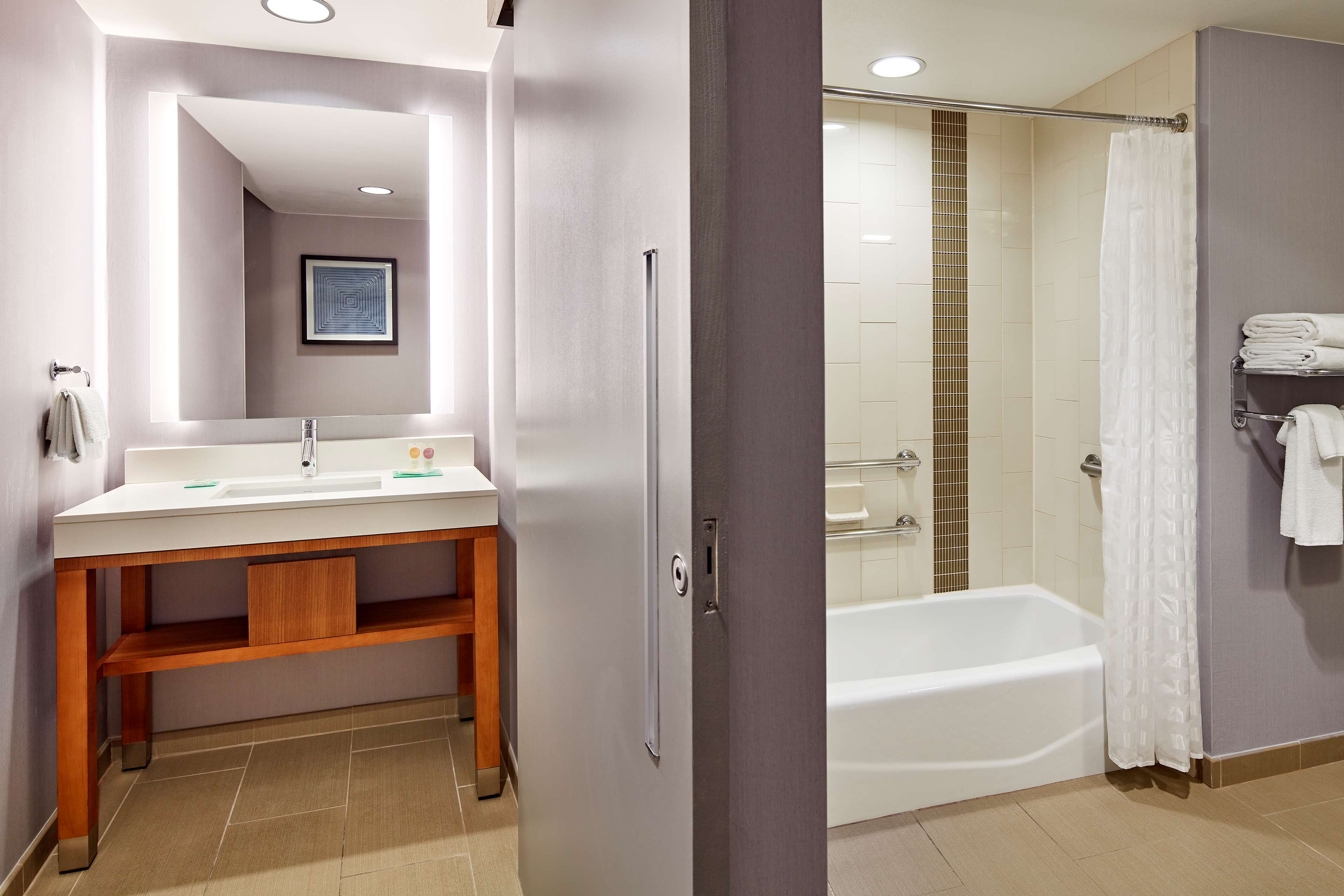Hyatt Place LAX El Segundo - Tap to explore photos