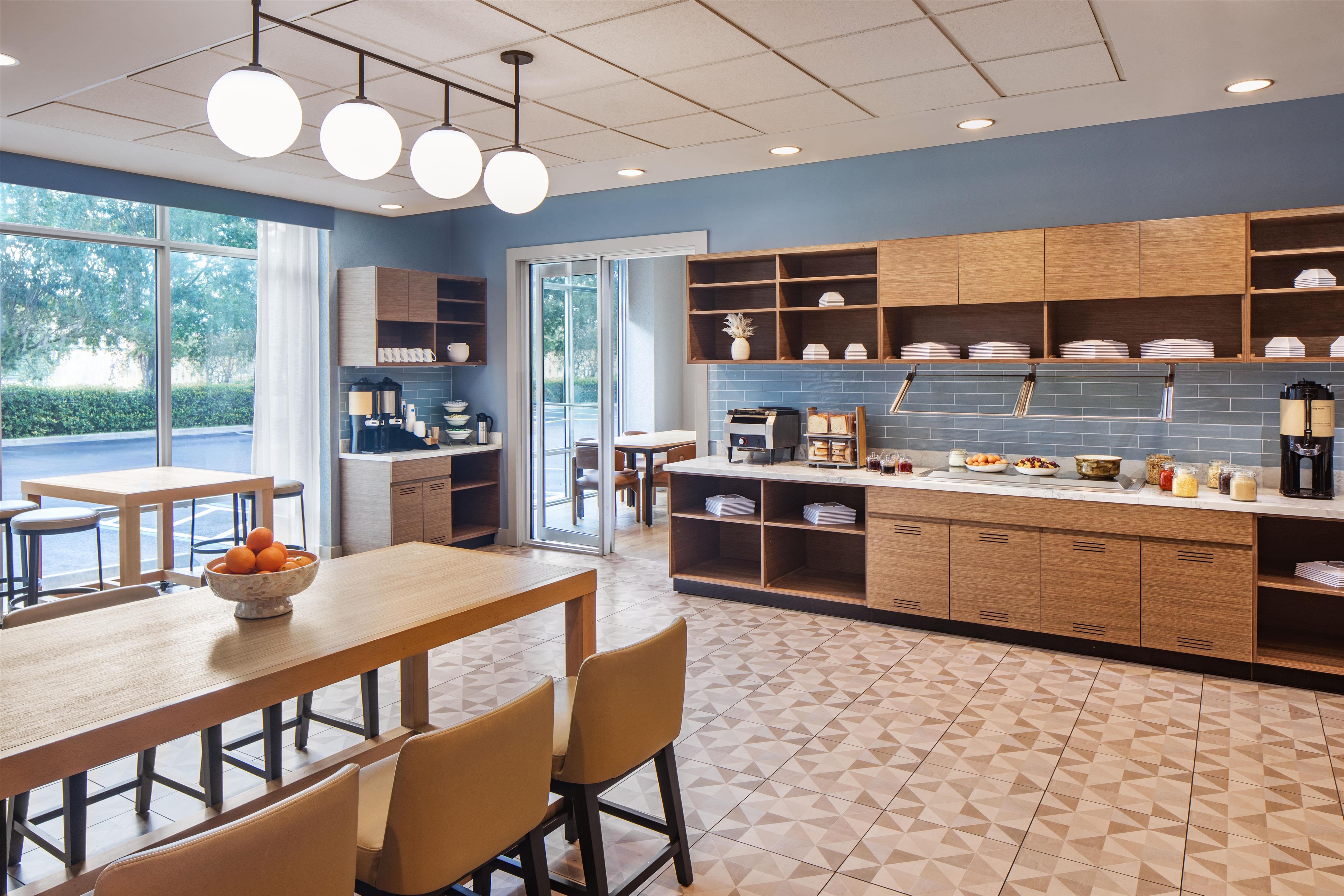 Breakfast Area | Hyatt Place Lake Mary/Orlando North