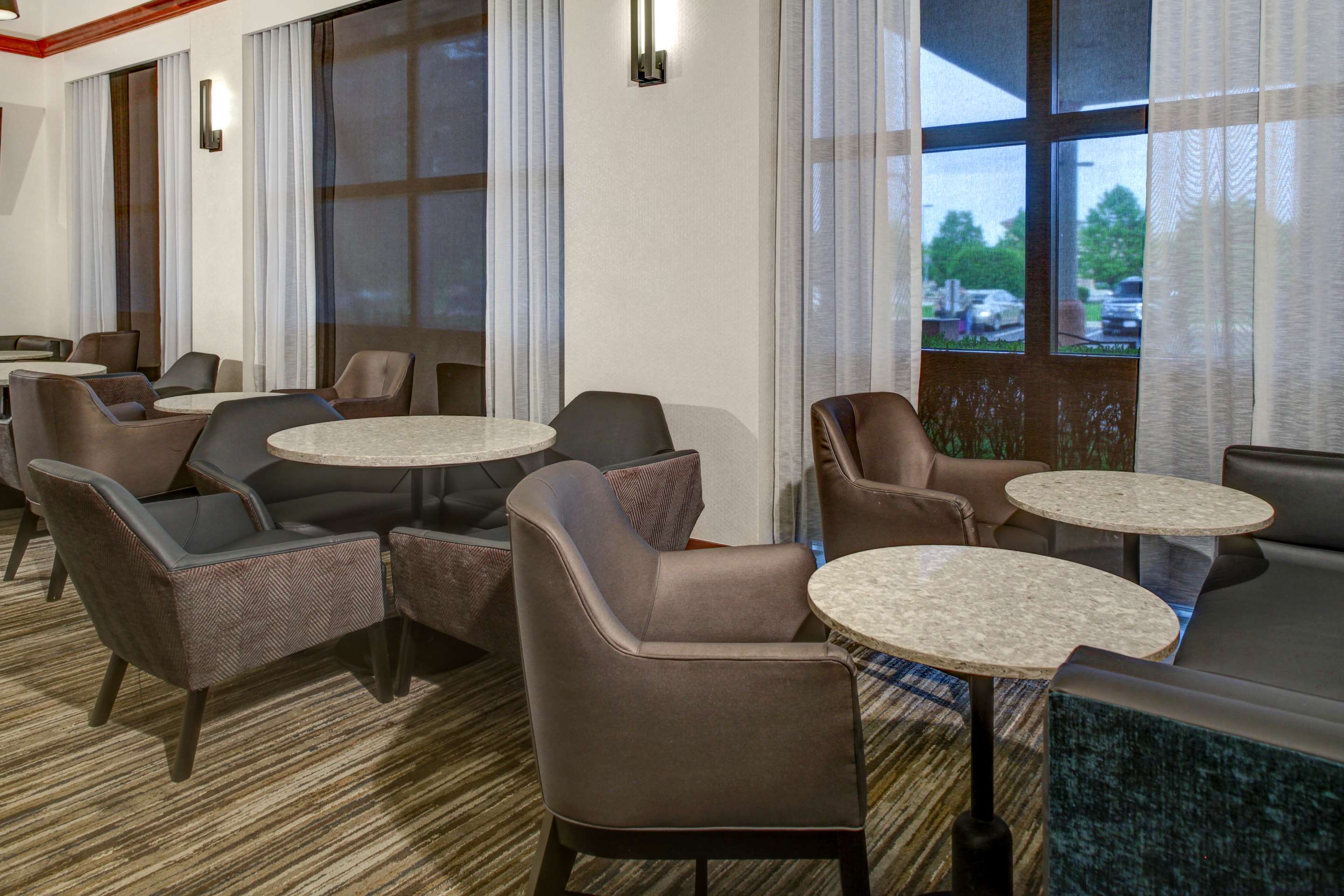 Bar Lounge | Hyatt Place Memphis Primacy Park