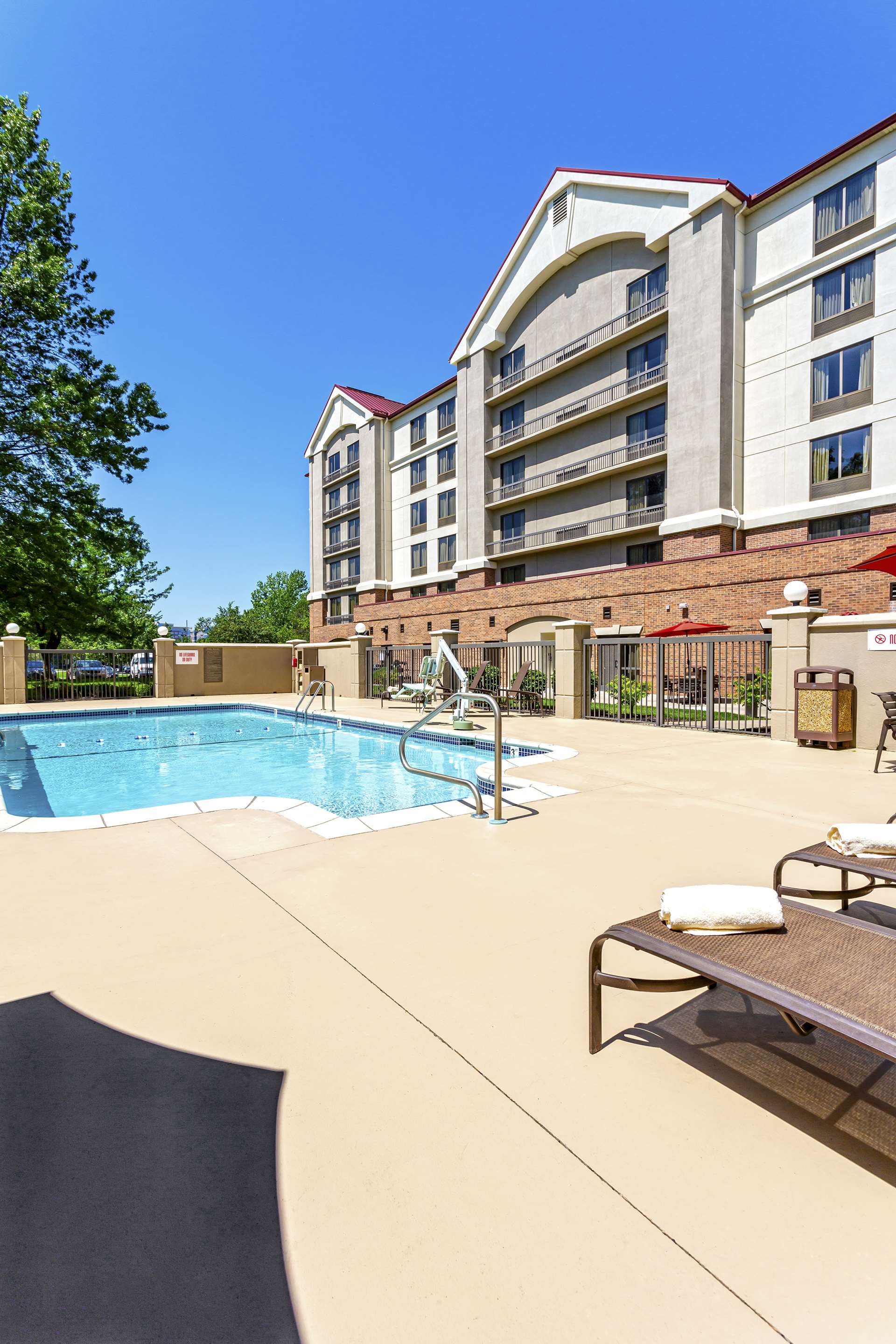 Pool | Hyatt Place Kansas City/Overland Park/Convention Center