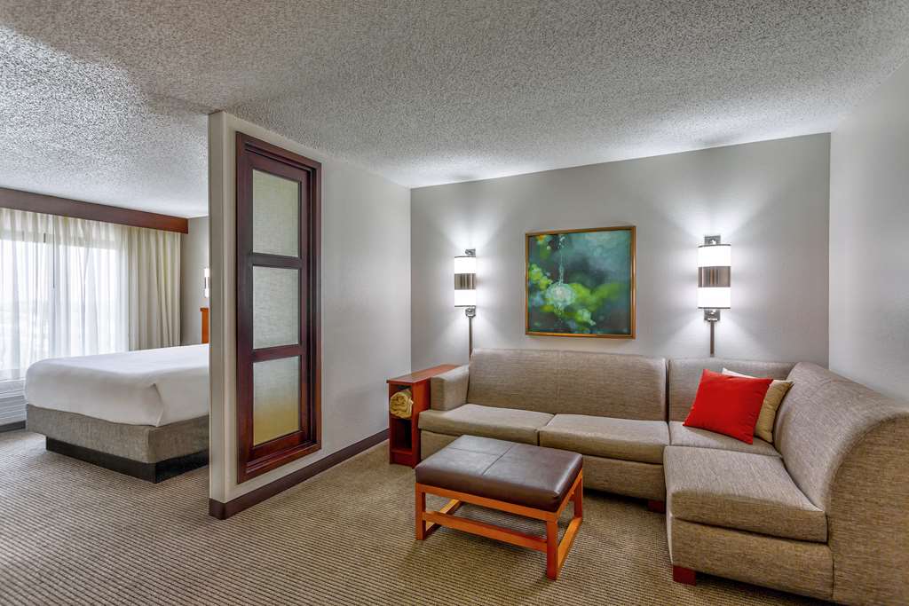 HYATT PLACE OVERLAND PARK CONV CNTR-guestroom-Guest Room,On-Site.jpg