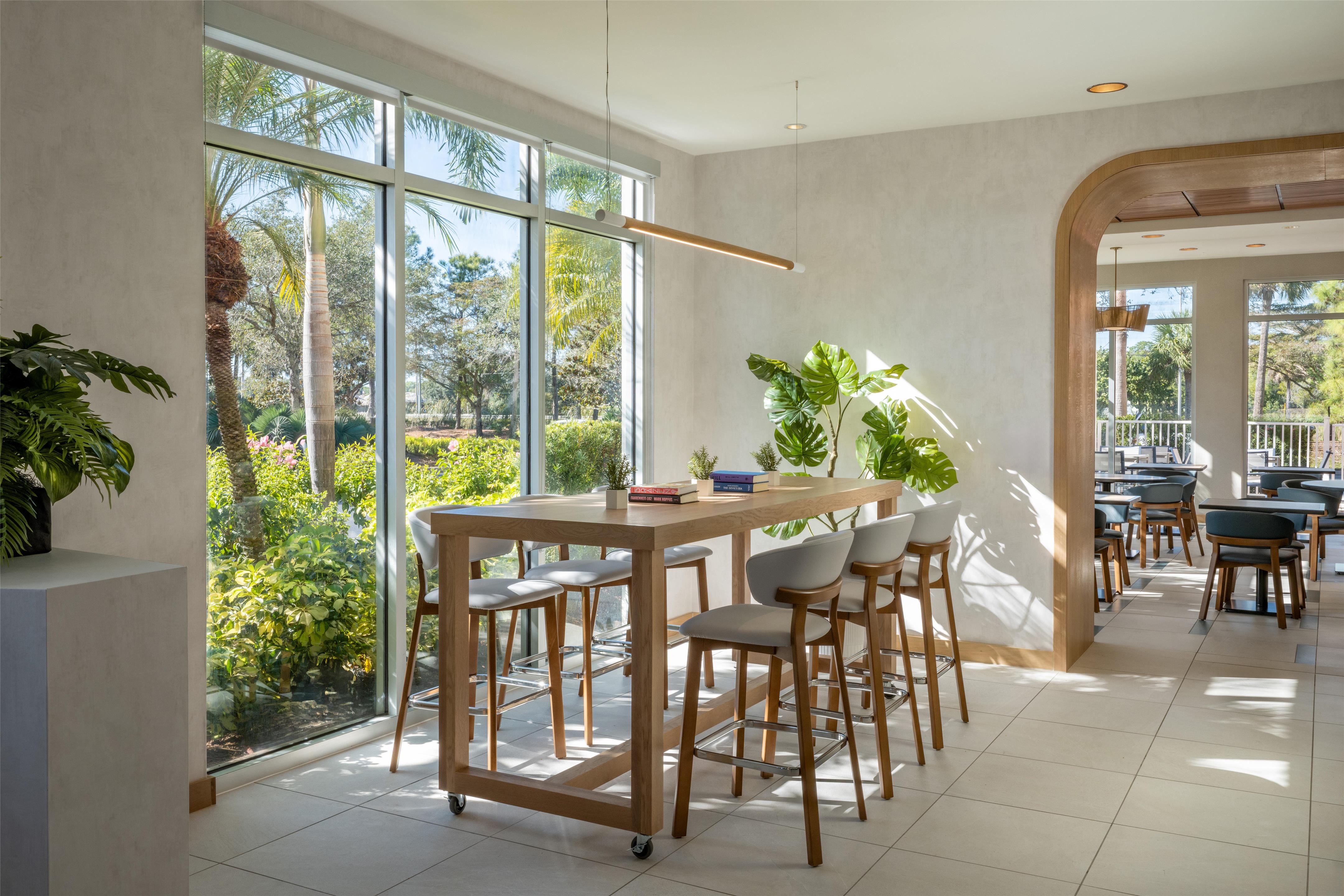 Bar Lounge | Hyatt Place Fort Myers Estero