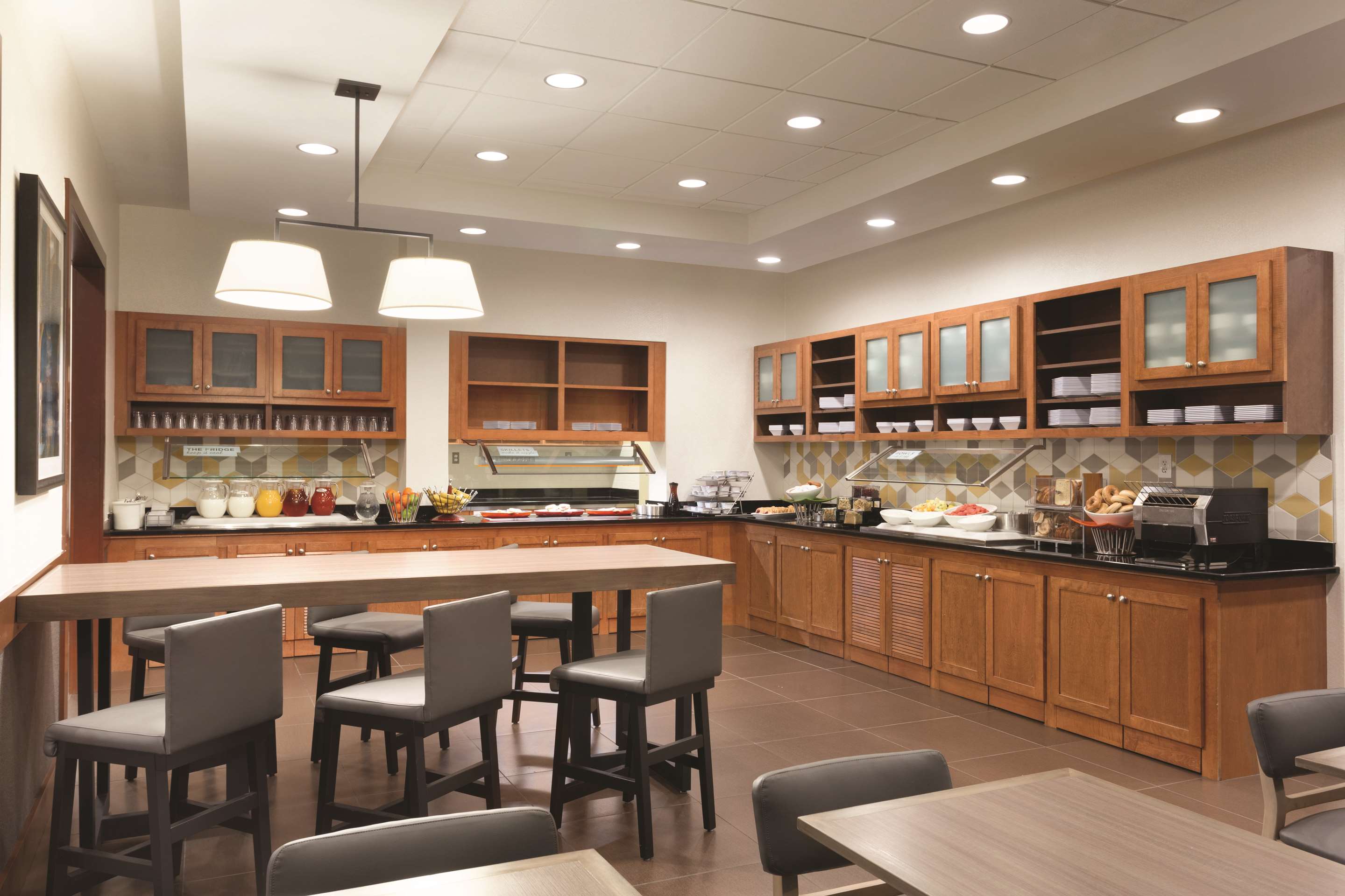 Breakfast Area | Hyatt Place Portland Airport/Cascade Station