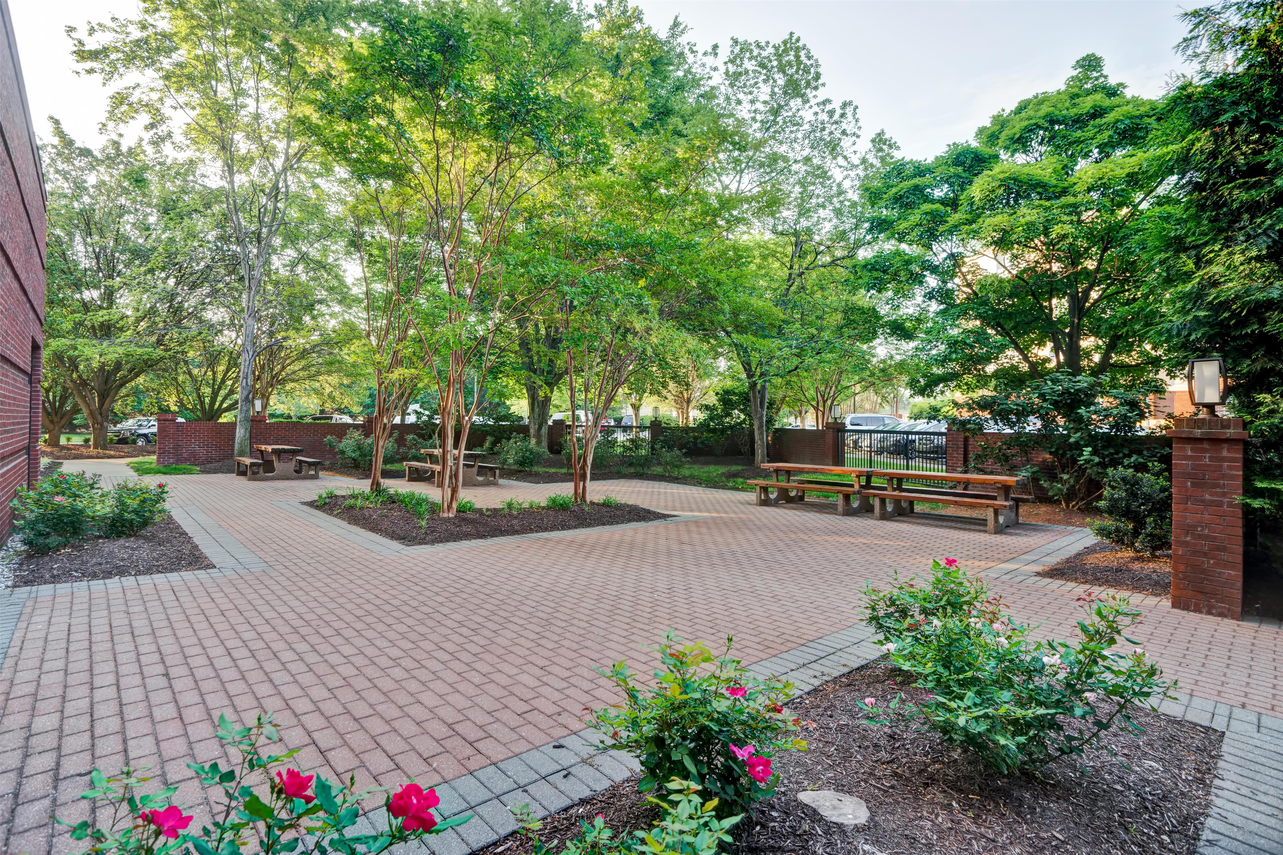 Patio Terrace | Hyatt Place Richmond/Innsbrook