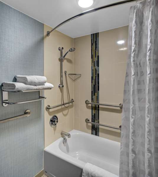  - Hyatt Place Hotel Louisville - I-64, Exit 15