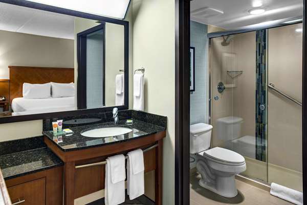  - Hyatt Place Hotel Louisville - I-64, Exit 15