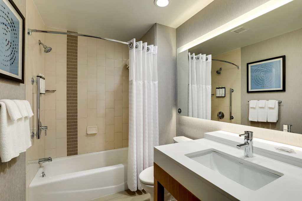 HYATT PLACE ST LOUIS CHESTERFIELD-guestroom-Guest Room,Bathroom,On-Site.jpg