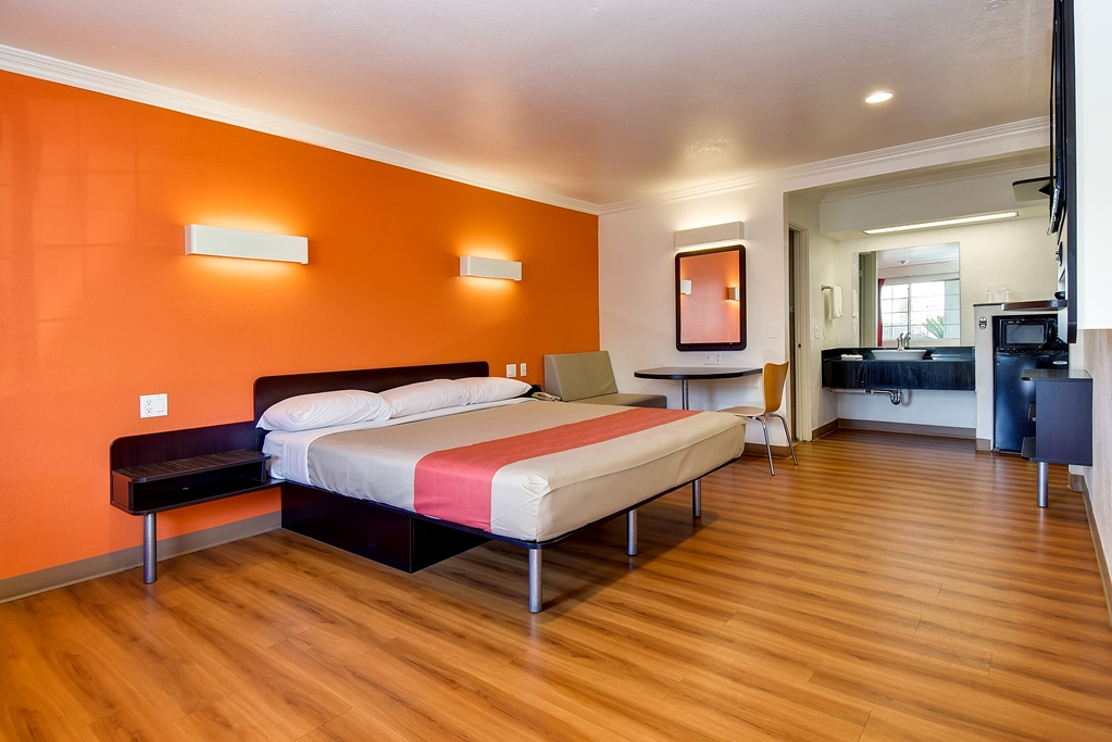 MOTEL 6 GARDEN GROVE CA-guestroom-Guest Room,Sink,Bedding,King bed,Guest Room Amenity,Mini-Refrigerator,TV and multimedia,Sitting area,Indoor/Interior,On-Site,Furnishings,Telephone,Deluxe Room,Single Room.jpg
