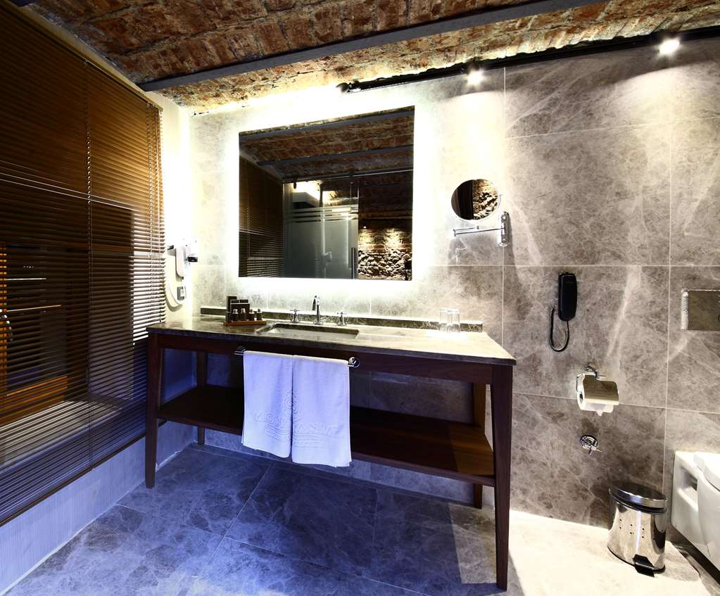 MONTANIA SPECIAL CLASS HOTEL-guestroom-Guest Room,On-Site.jpg
