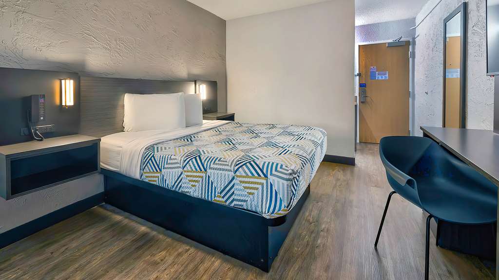 MOTEL 6 GLENDALE-guestroom-Guest Room,On-Site.jpg