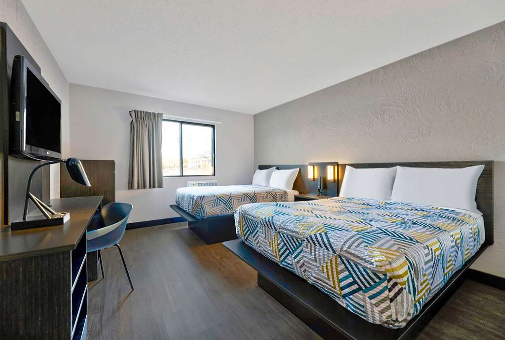 MOTEL 6 OAK CREEK WI-guestroom-Guest Room,On-Site.jpg