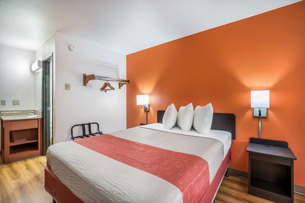 MOTEL 6 MADISON EAST-guestroom-Guest Room,Suite,On-Site.jpg
