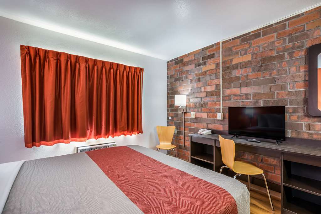 MOTEL 6 MADISON EAST-guestroom-Guest Room,On-Site.jpg
