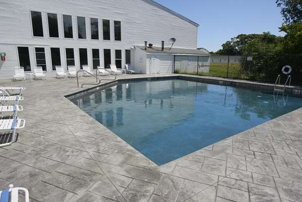 Pool - Sandwich Lodge Resort