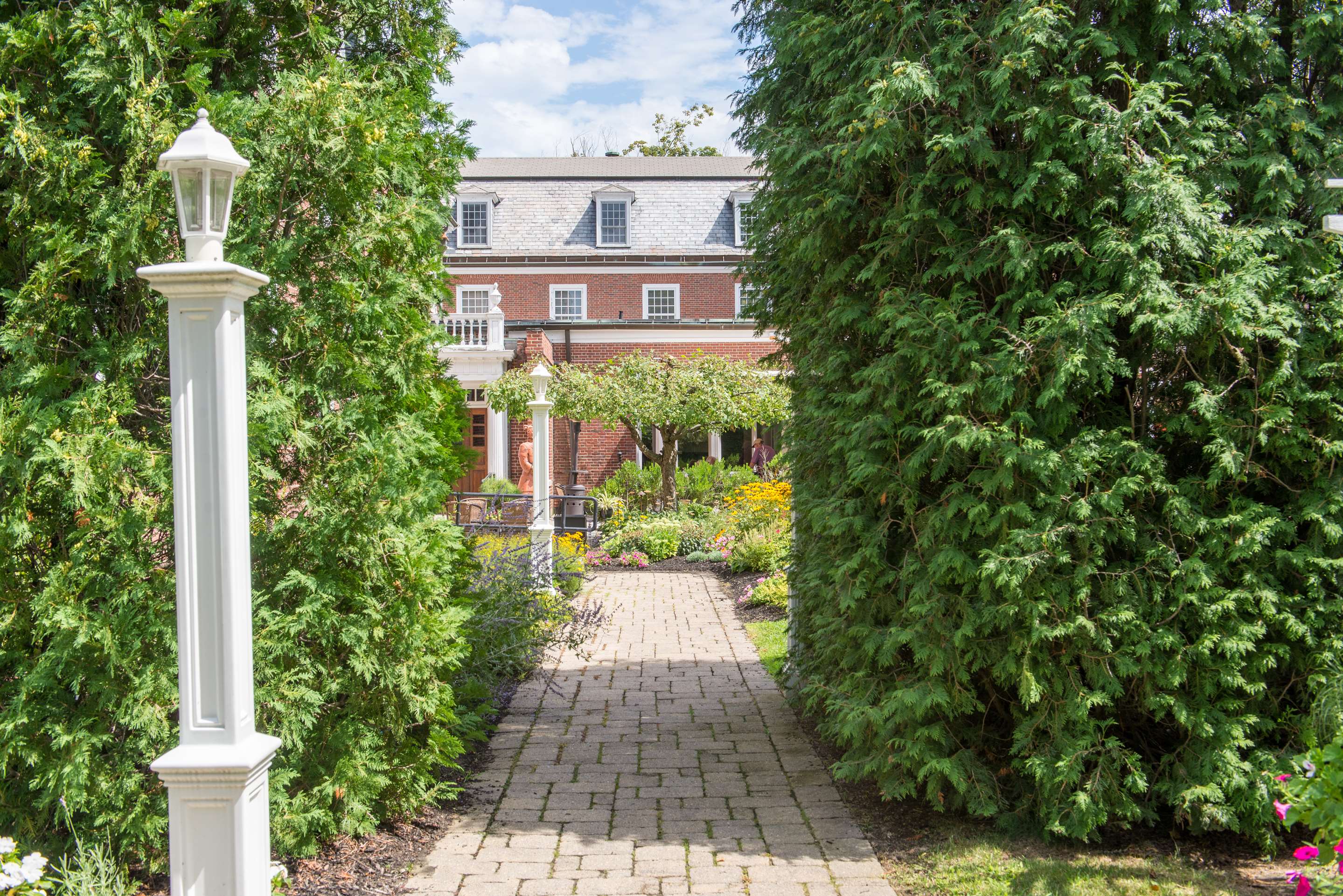 Garden Entrance | Exeter Inn
