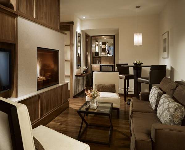 Suite - Portland Harbor Hotel