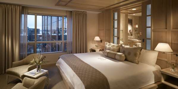 Suite - Portland Harbor Hotel